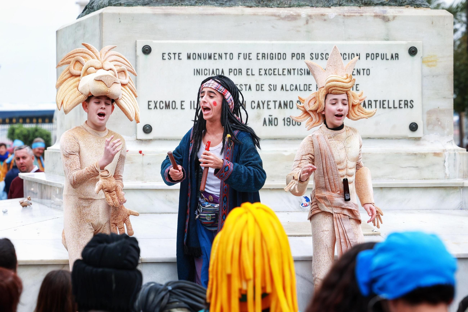 Las mejores imágenes del primer domingo del Carnaval de Cádiz