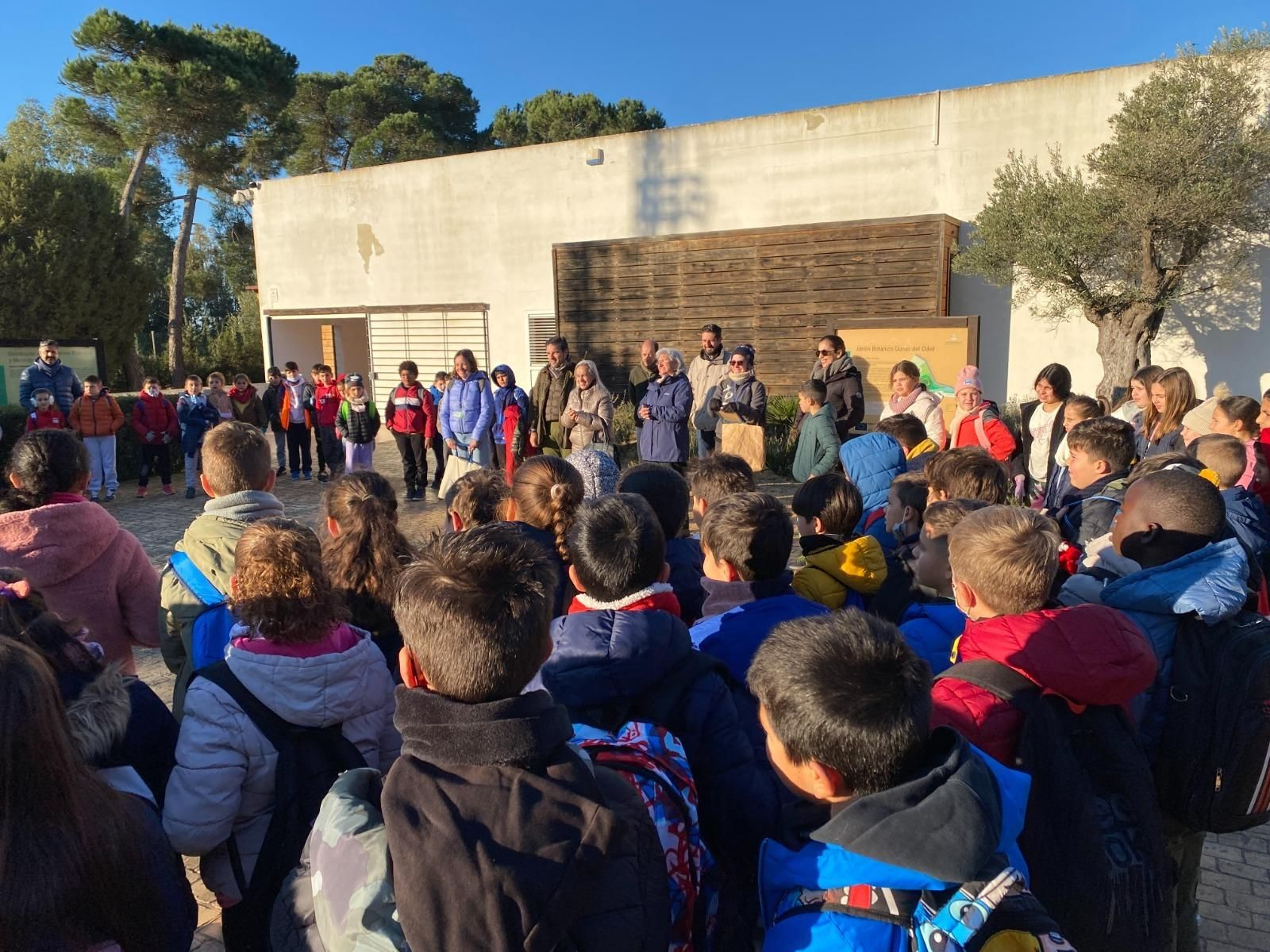 Un momento de la visita de los escolares.