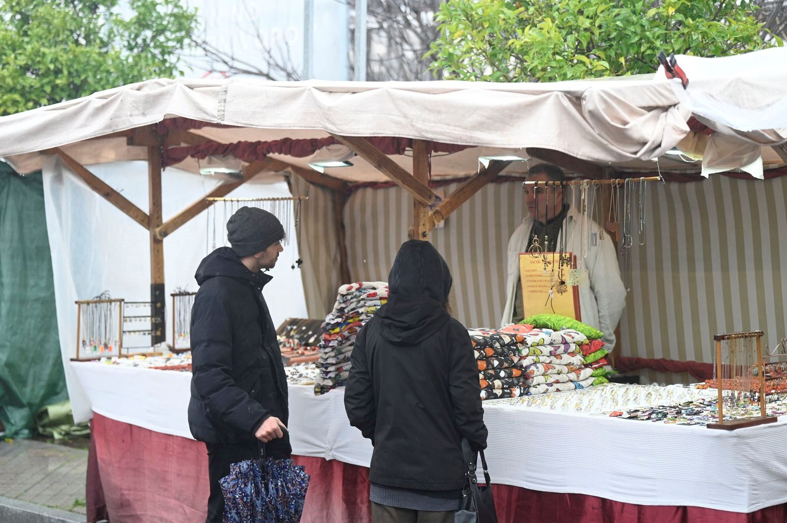 La lluvia desluce el último día del Mercado Andalusí