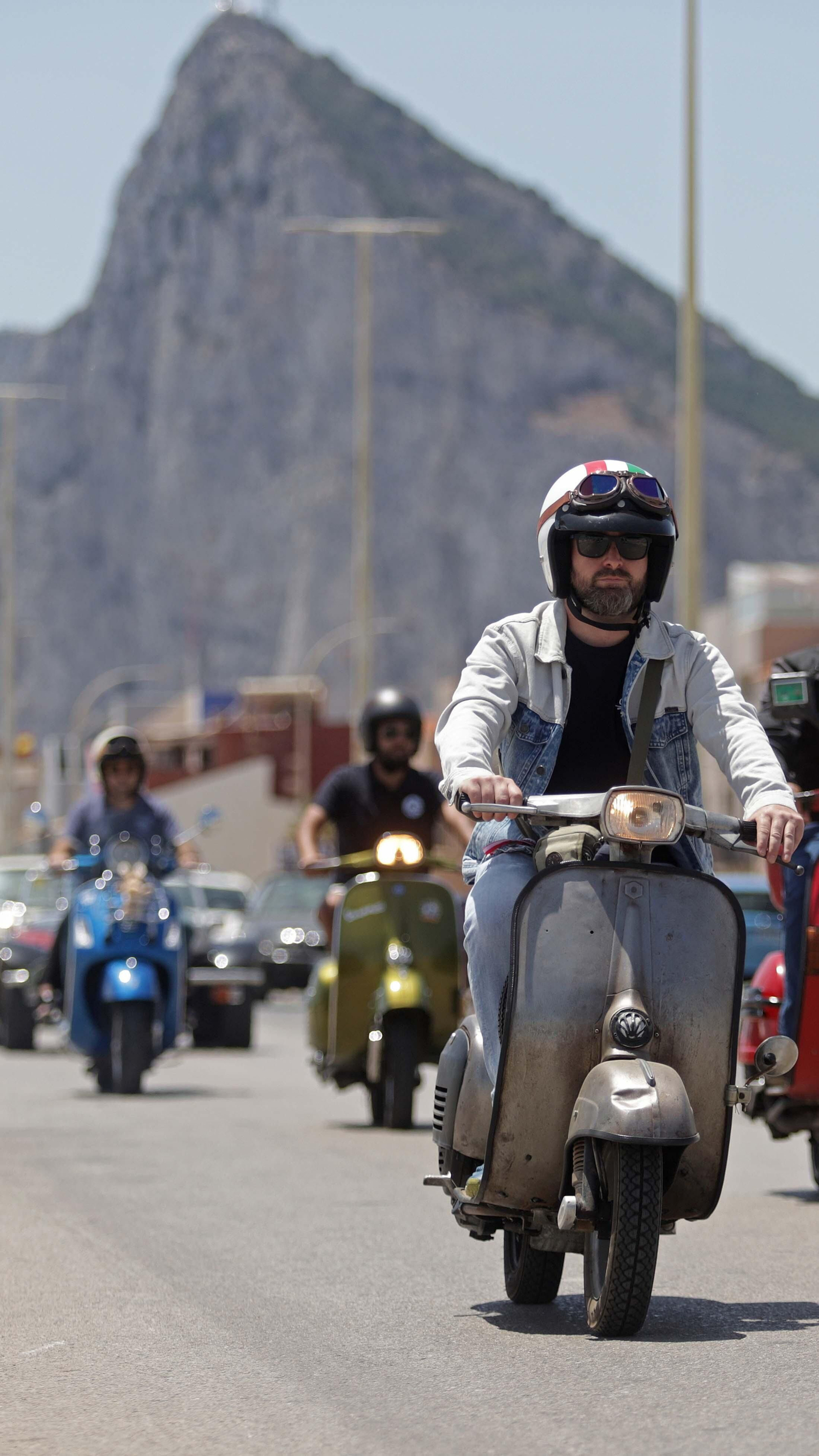 Fotos de la concentración de coches clásicos en La Línea