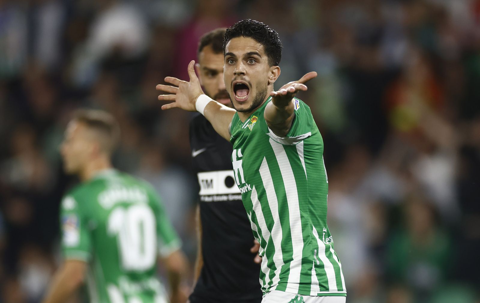 Bartra, en un momento del partido.
