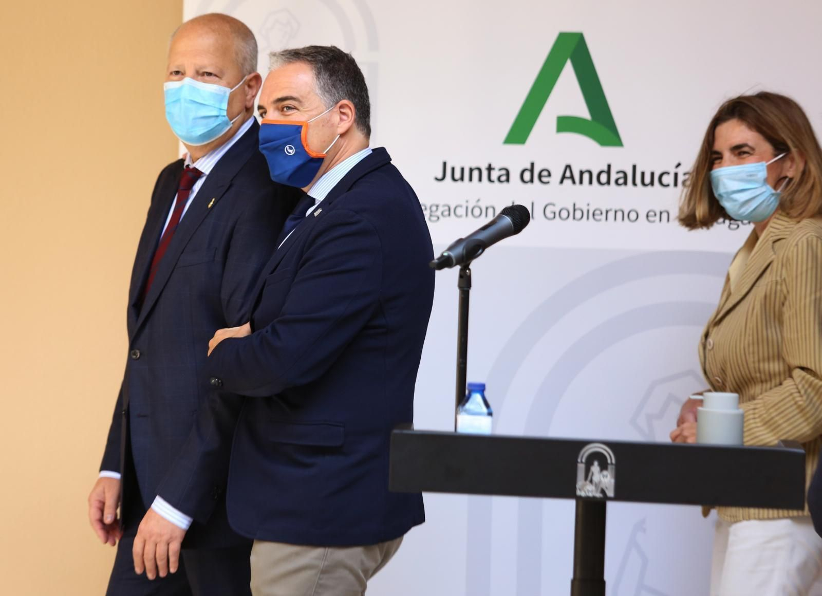 Javier Imbroda, Elías Bendodo y Rocío Blanco este viernes en la presentación de los presupuestos andaluces en Málaga.