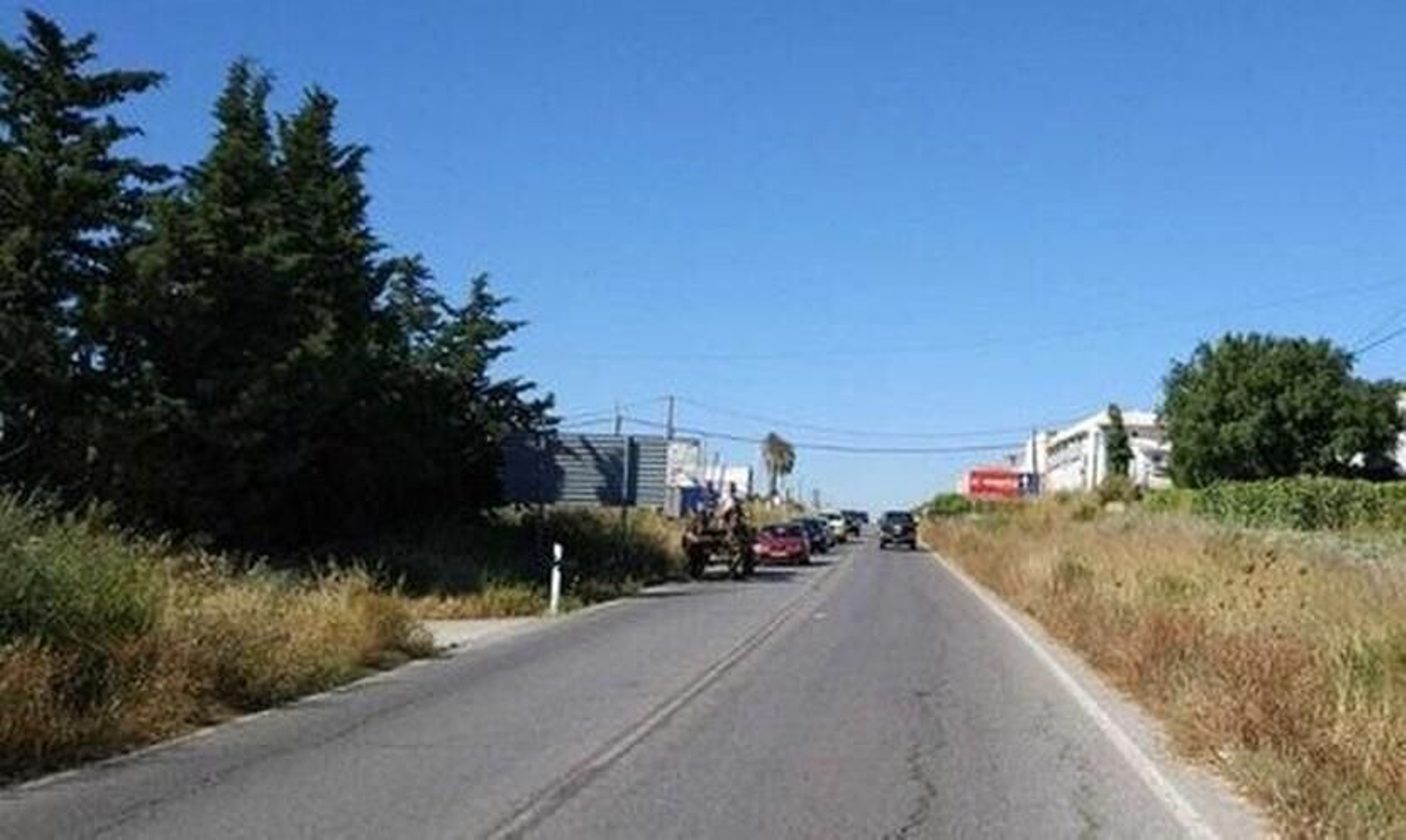 Una vista del acceso de Sanlúcar por la carretera de Chipiona.
