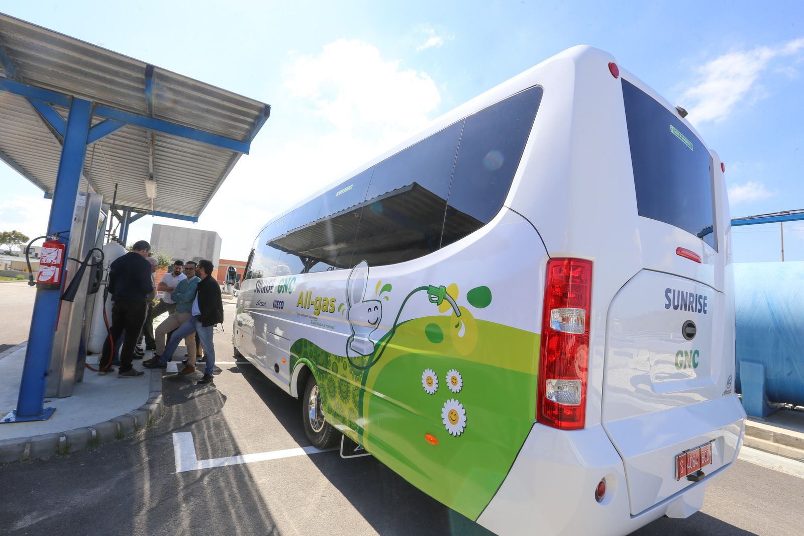 Otro de los microbuses impulsado por bio combustible con los que cuenta la ciudad.