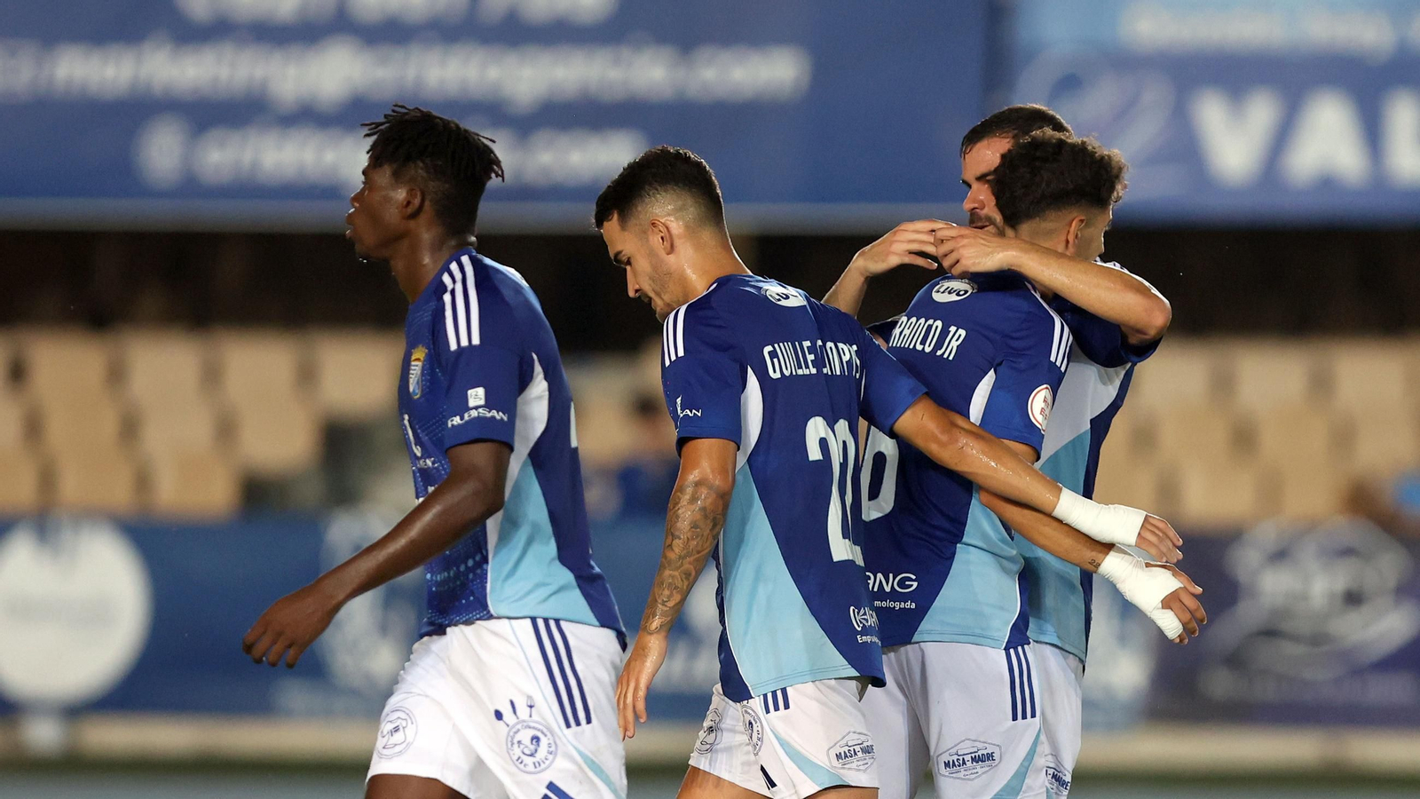 Imágenes del Trofeo Feria de la Vendimia entre el Xerez CD y el Juventud Torremolinos en Chapín