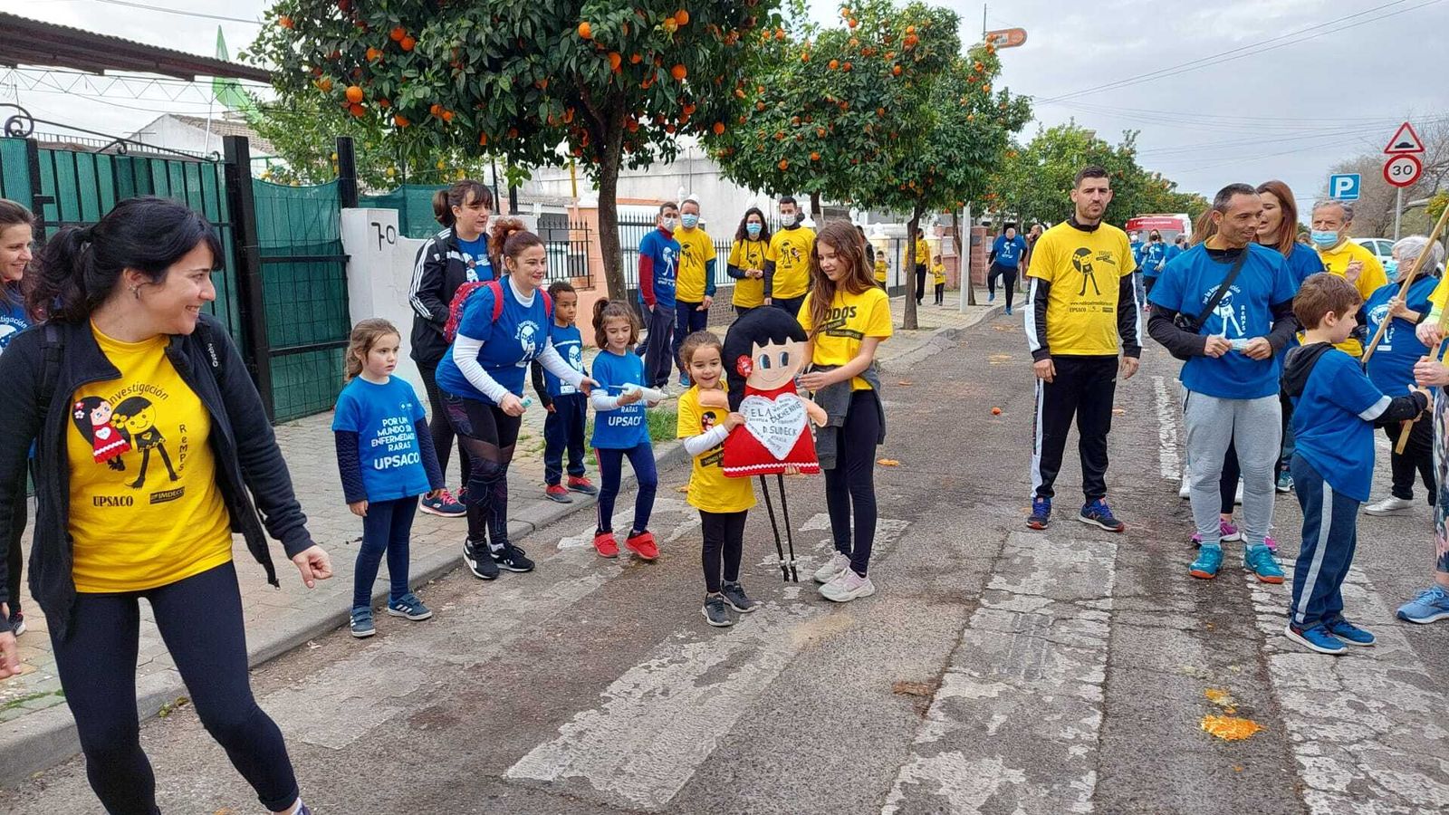 Participantes en la carrera de relevos.