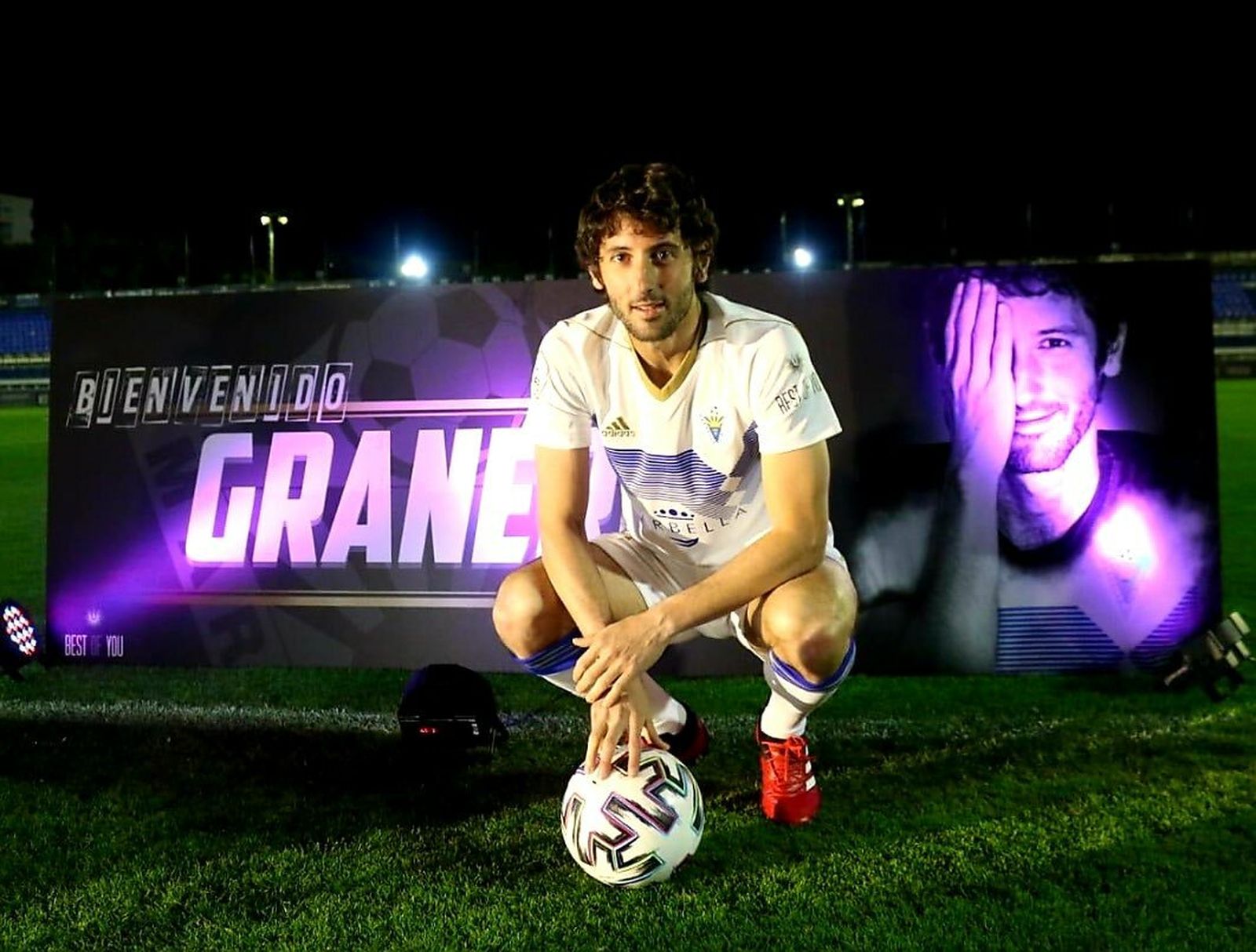 El Marbella llega a Sanlúcar con el 'Pirata' Esteban Granero.