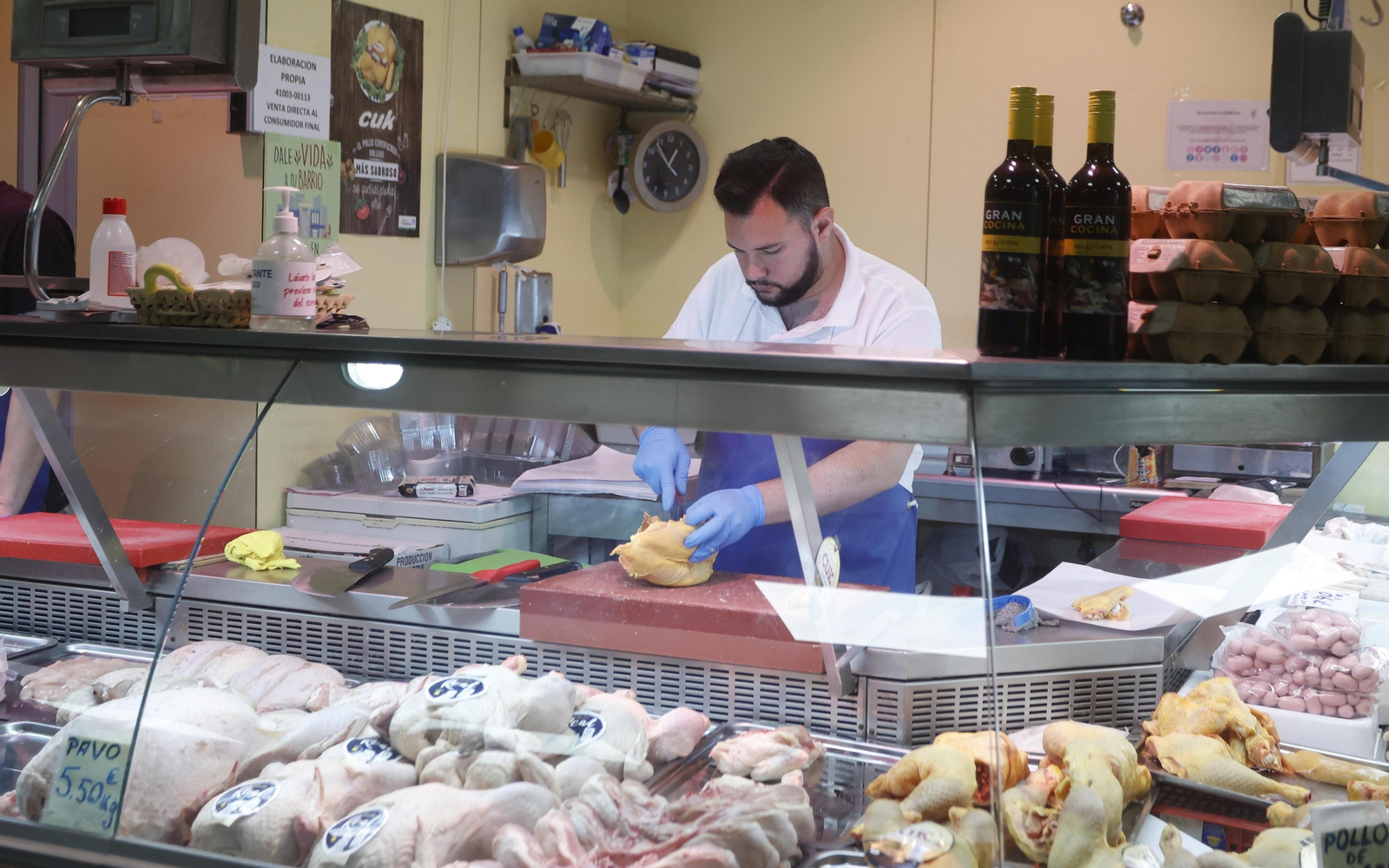 Imágenes del primer día sin mascarilla en interiores