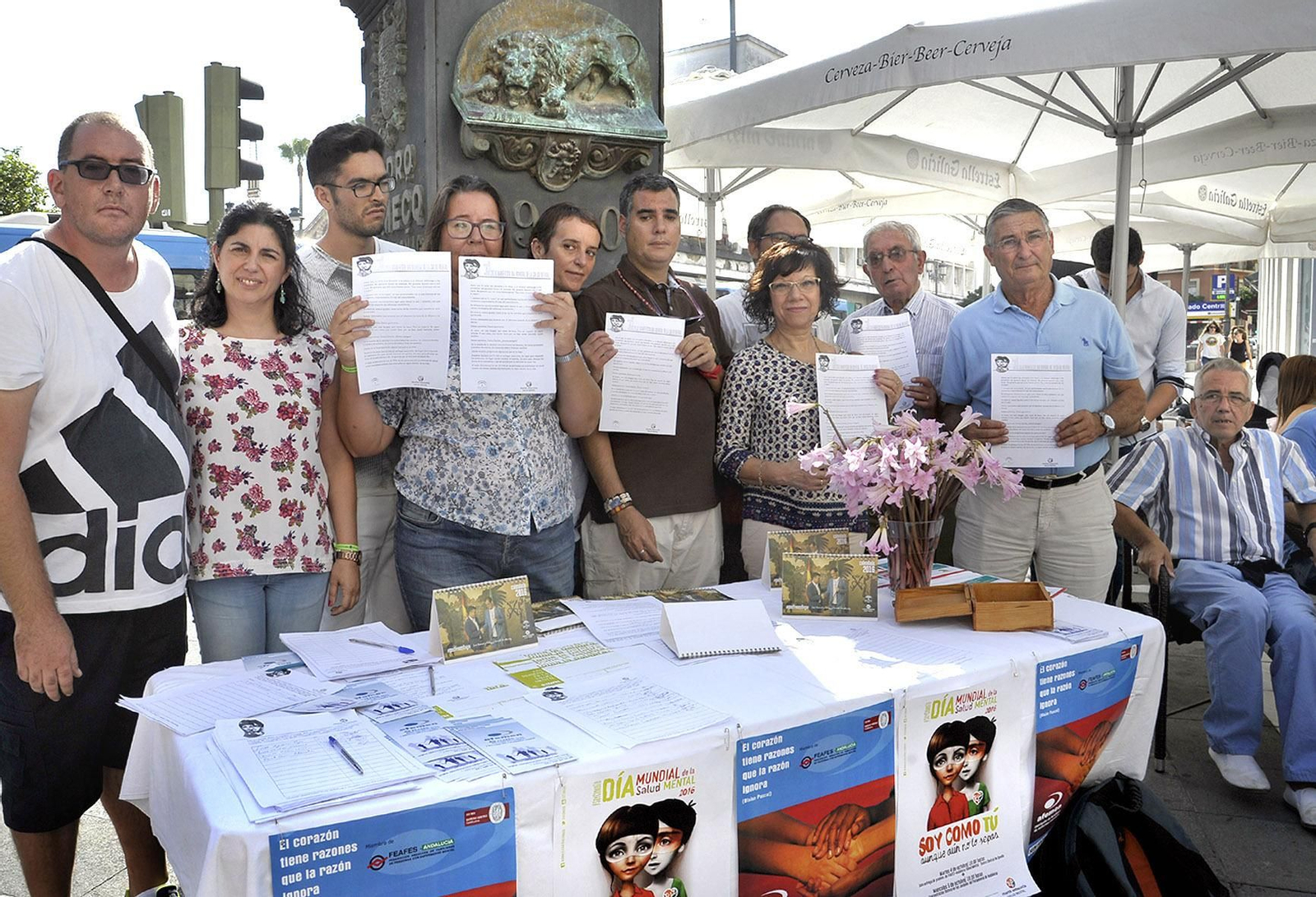 Mesa informativa de Afemen en la calle Larga, el pasado año durante el Día Mundial de la Salud Mental.