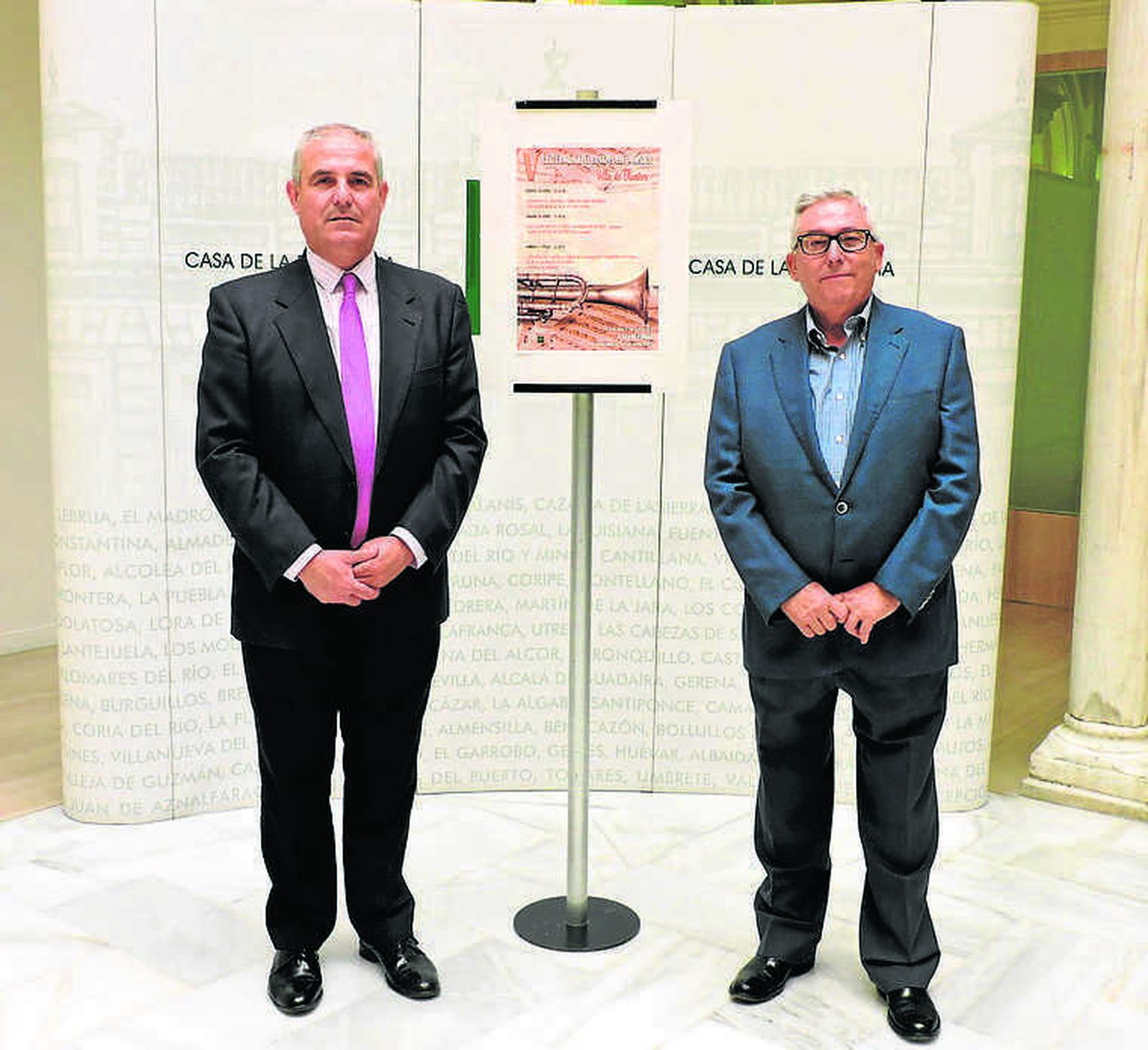 El alcalde de Olivares y el concejal de Cultura, en la Casa de la Provincia.