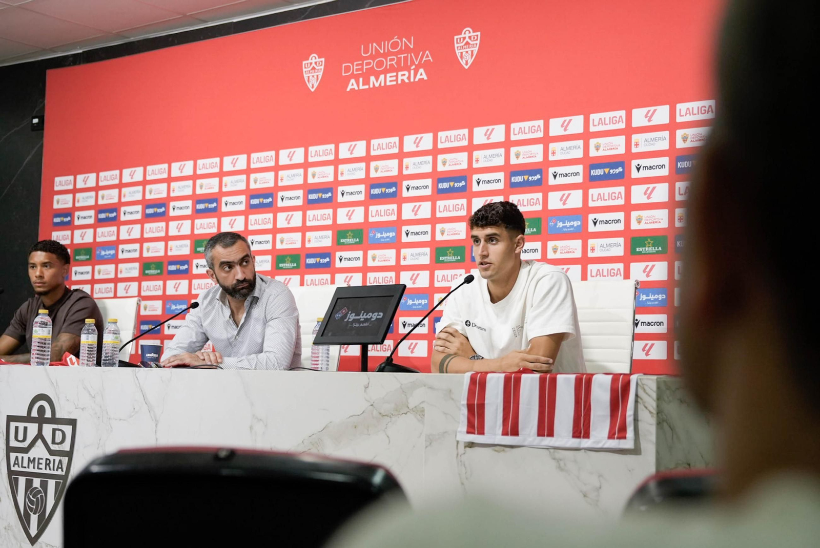 Las imágenes de la presentación de Marcos Luna y a Chirino UDA en Almería