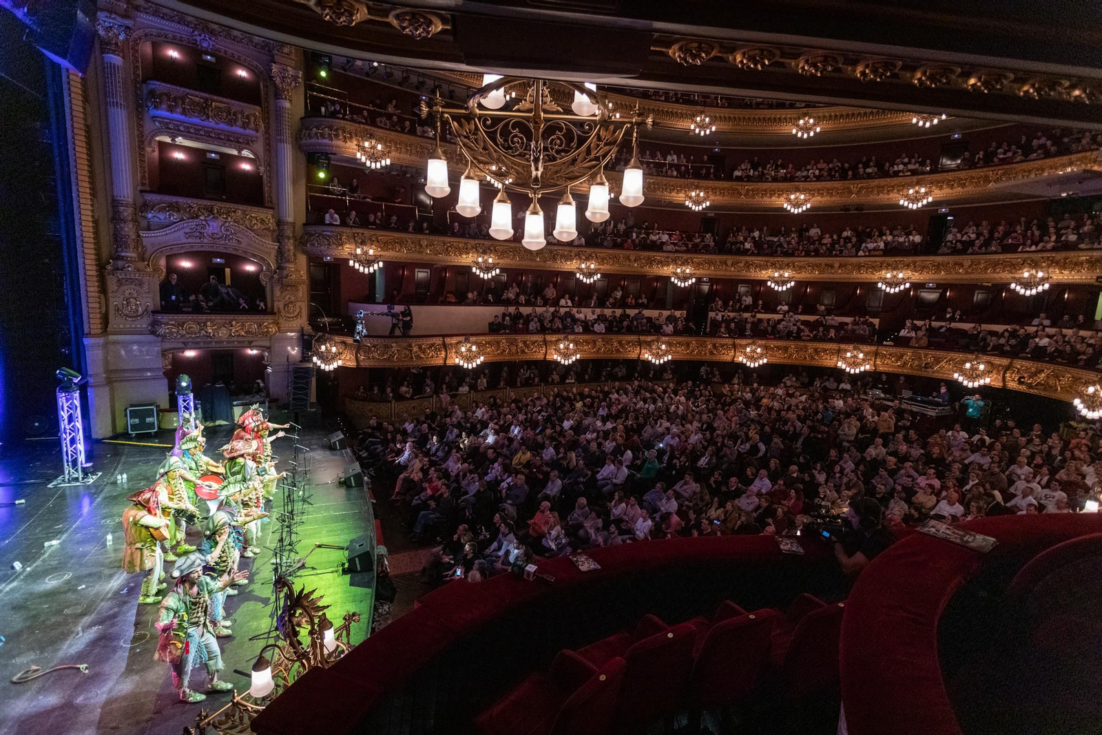 La chirigota 'La maldición de la lapa negra' cerro la jornada