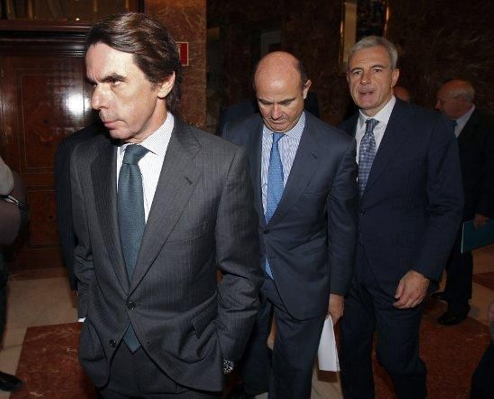 Aznar ve necesario afrontar "sin demora" reformas que supondrán "sacrificios"