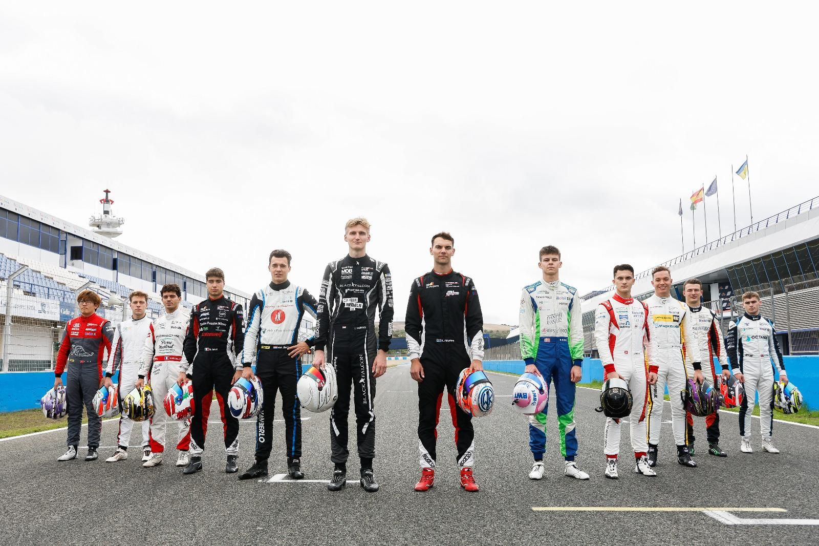 Aspirantes a piloto profesional que han tomado parte en el programa Motorsport Junior en Jerez.