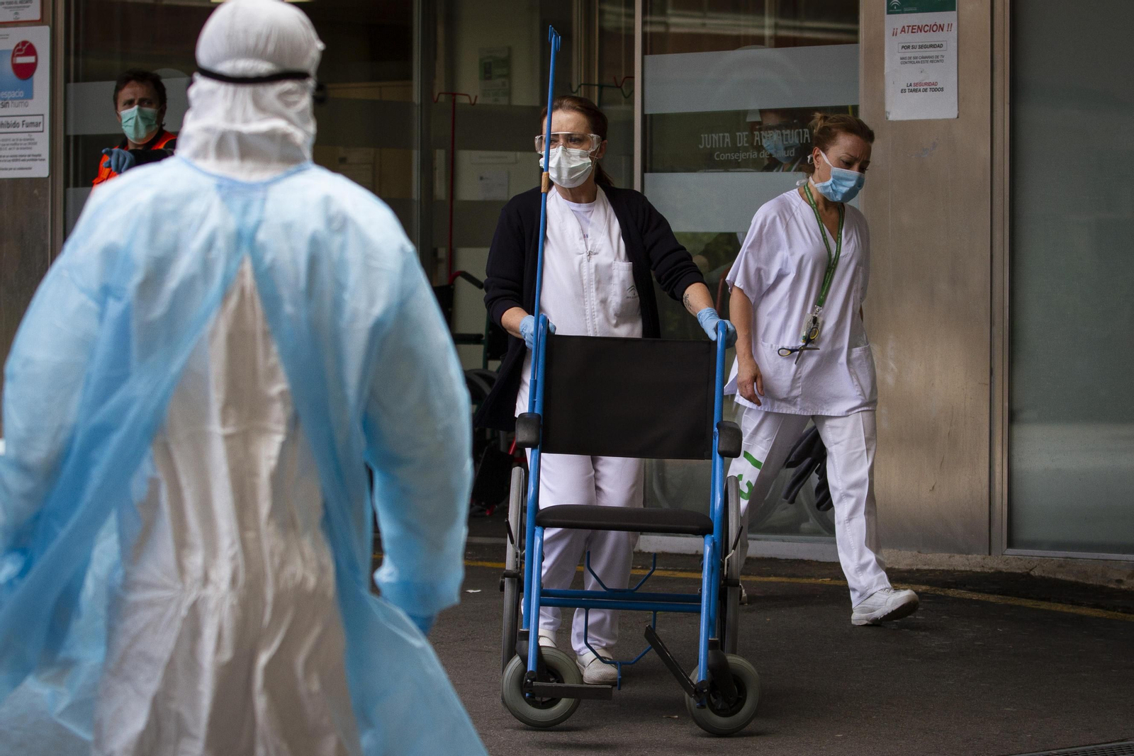 Un ingreso en UCI y la confirmación de un positivo por coronavirus, únicas novedades en Almería