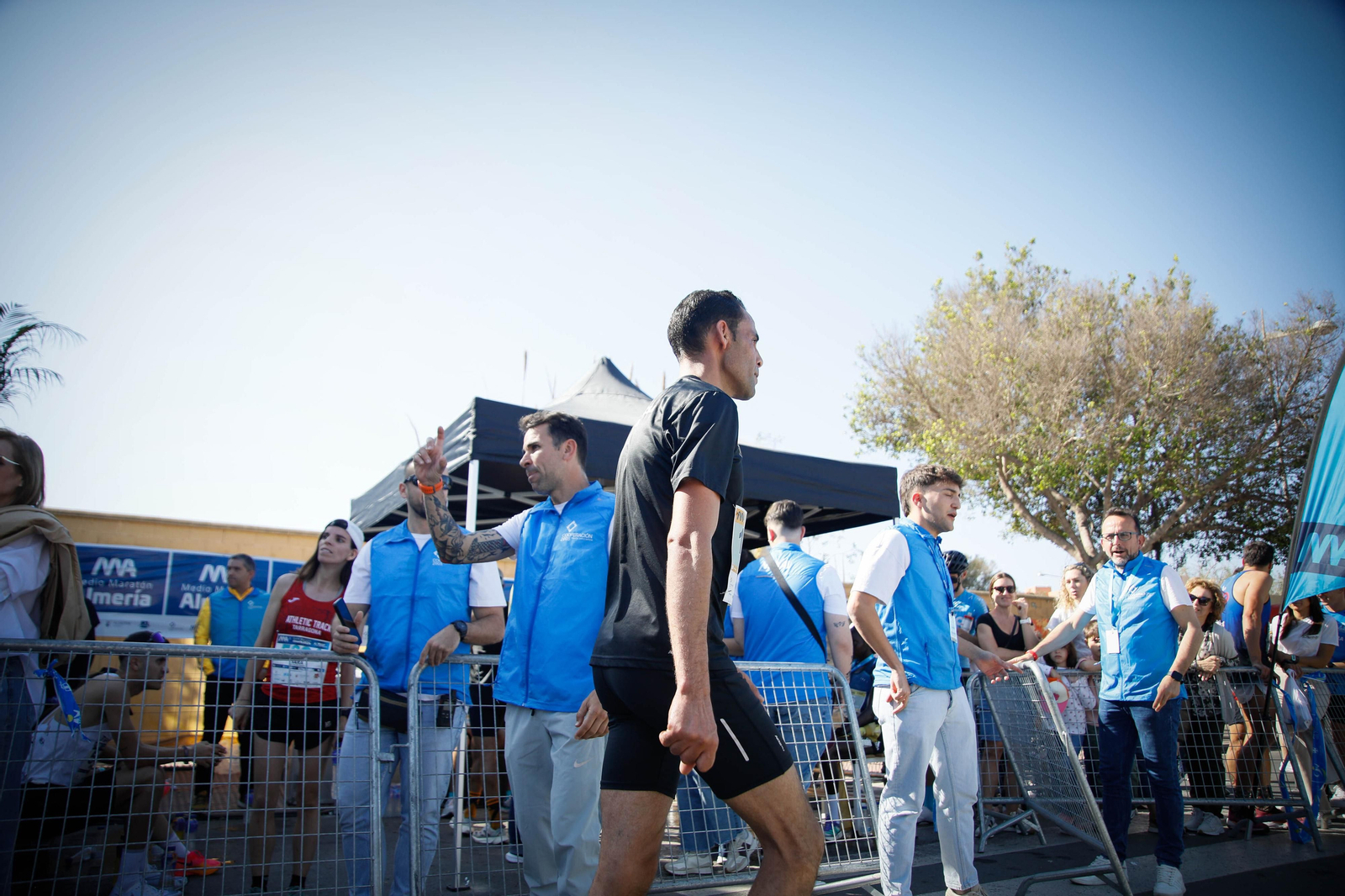 Imágenes de la llegada de la Media maratón Ciudad de Almería