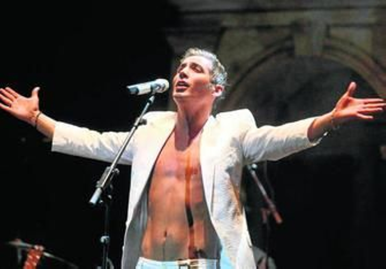 El cantaor onubense regresa a sus esencias jondas.