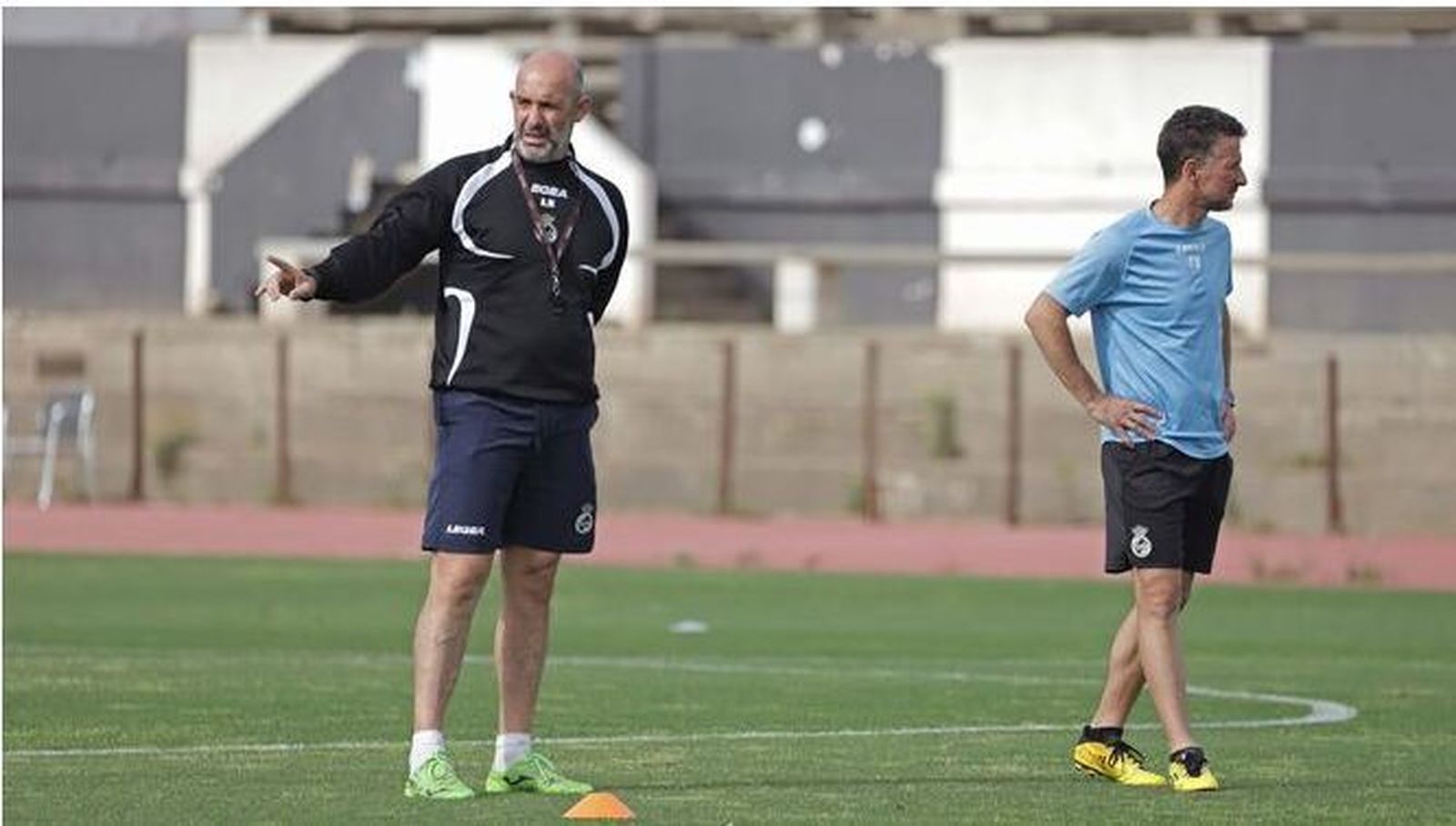 Alberto Monteagudo (i), durante un entrenamiento