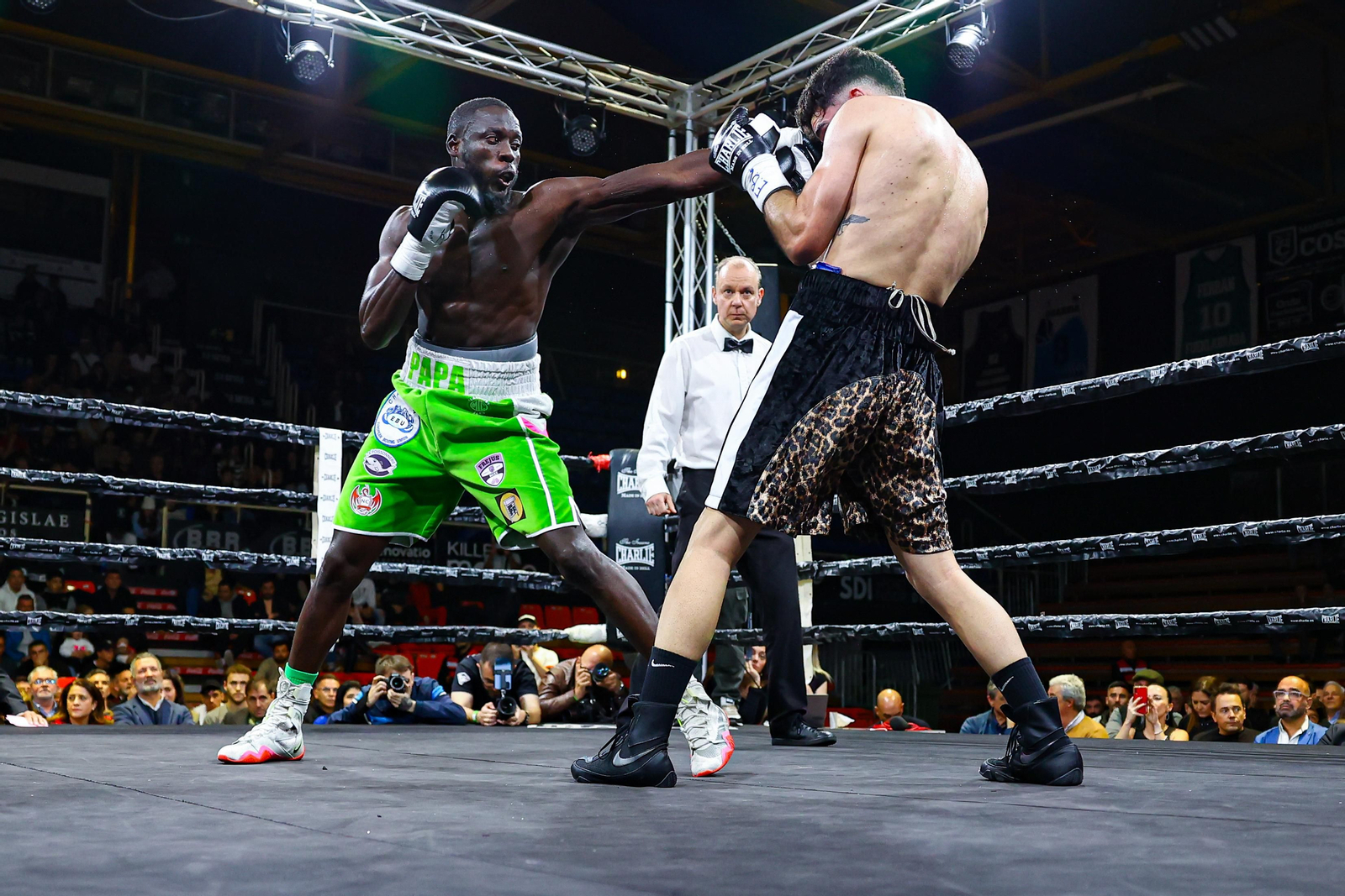Las mejores fotos de la derrota de José Luis Navarro (El Cazador Jr) ante Gustave Tamba