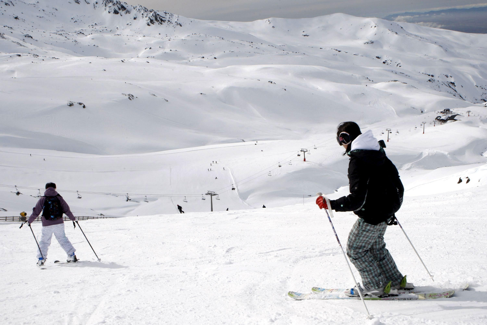 Rescatados dos esquiadores que quedaron atrapados fuera de las pistas de Sierra Nevada