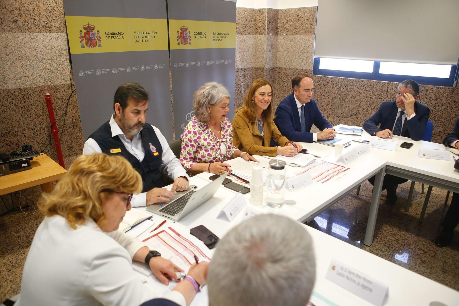 El coordinador general de la Operación Paso del Estrecho, Benjamín Salvago, y la subdelegada del Gobierno en Cádiz, Blanca Flores, presiden una reunión del Comité Director Provincial de la OPE 2025. El coordinador general de la Operación Paso del Estrecho, Benjamín Salvago, y la subdelegada del Gobierno en Cádiz, Blanca Flores, presiden una reunión del Comité Director Provincial de la OPE 2025.