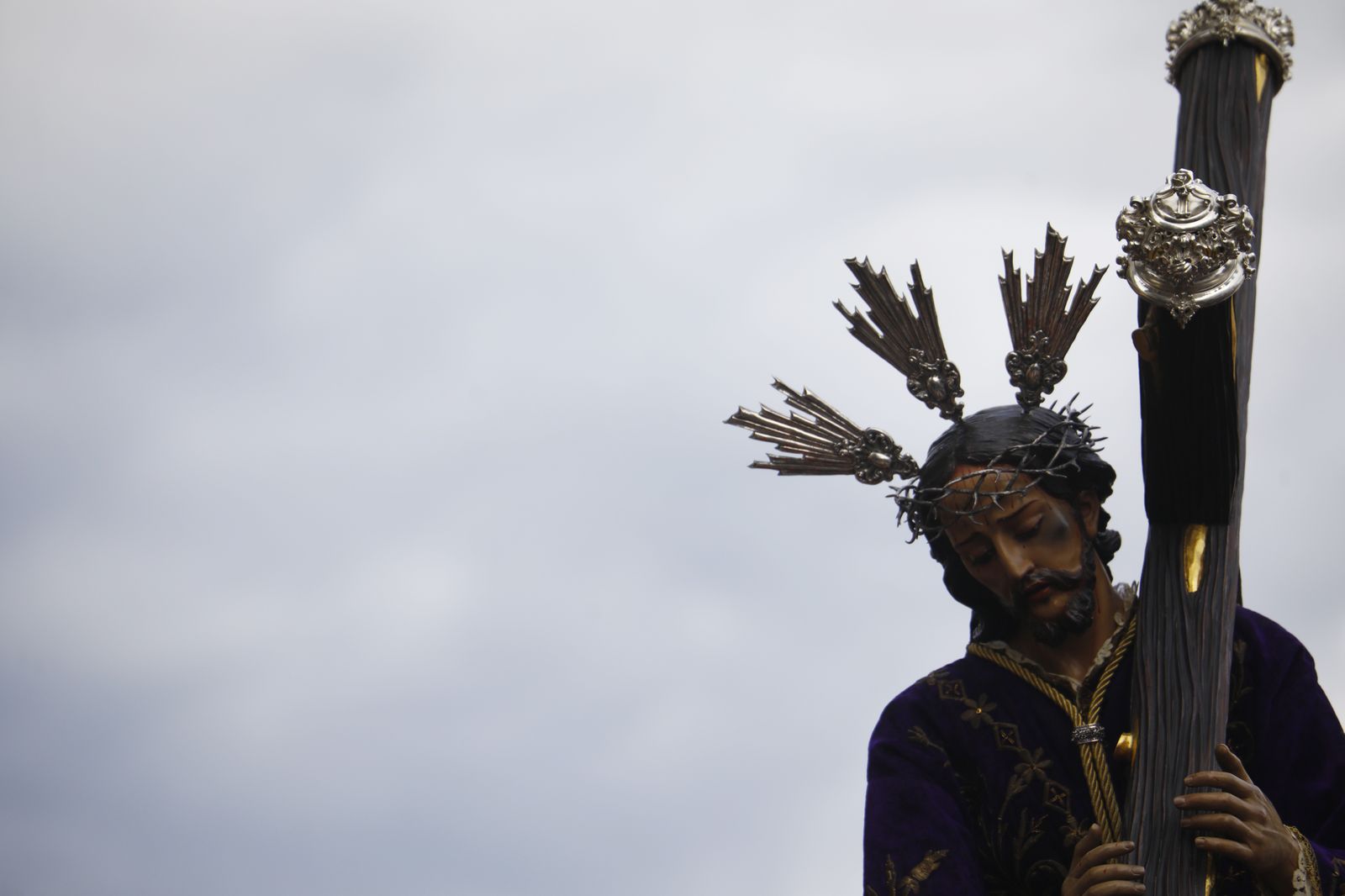 El vía crucis de las hermandades de Córdoba con el Señor del Calvario, en imágenes