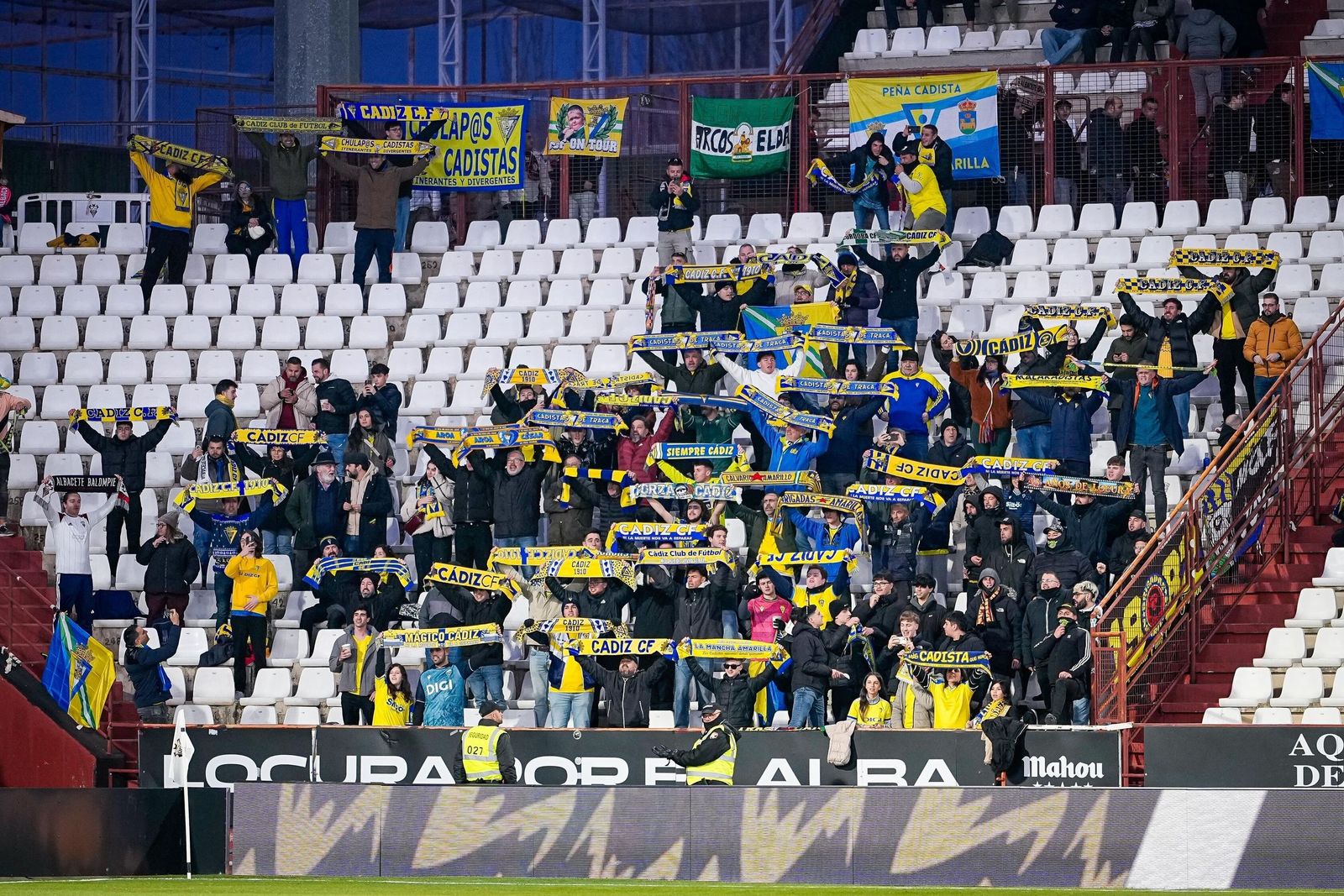 Seguidores cadistas en el Carlos Belmonte.