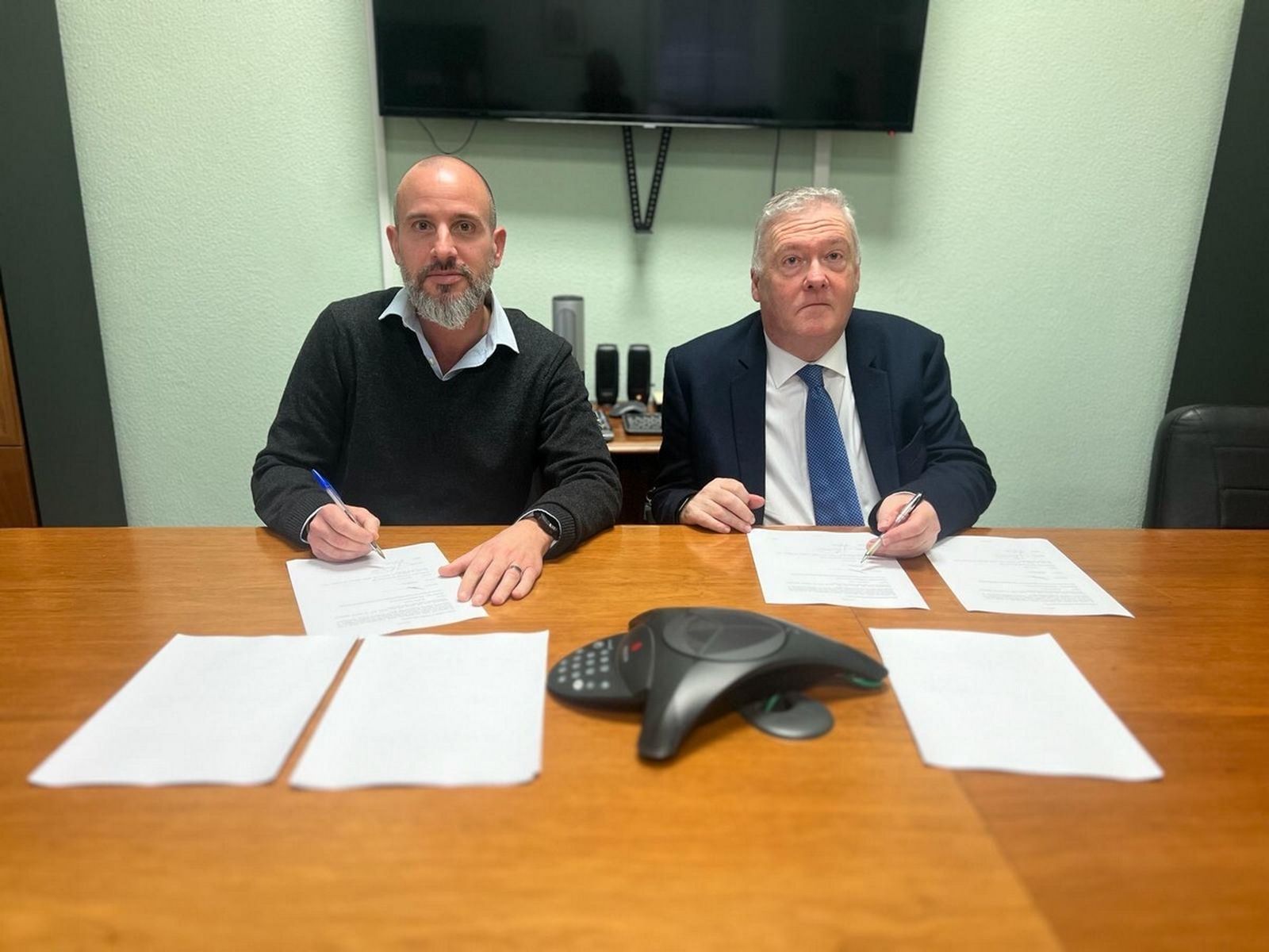 La firma del memorando por parte de John Lester y Andrew Lyman.