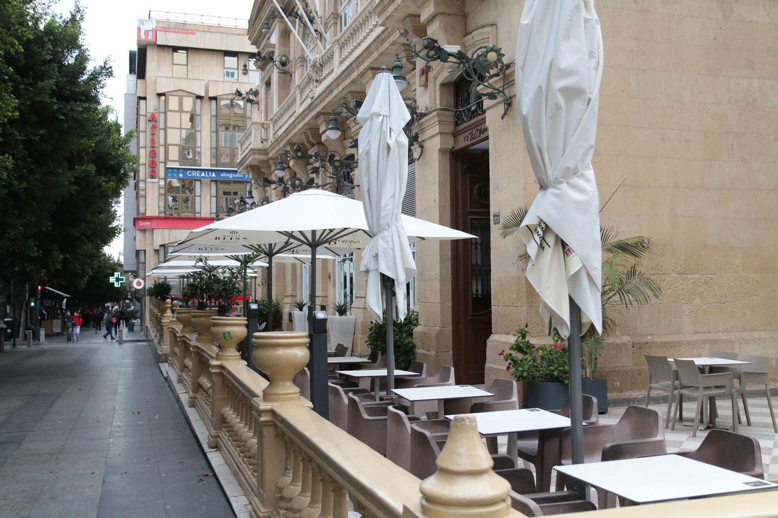 Así de espectaculares son los salones del Círculo Mercantil de Almería