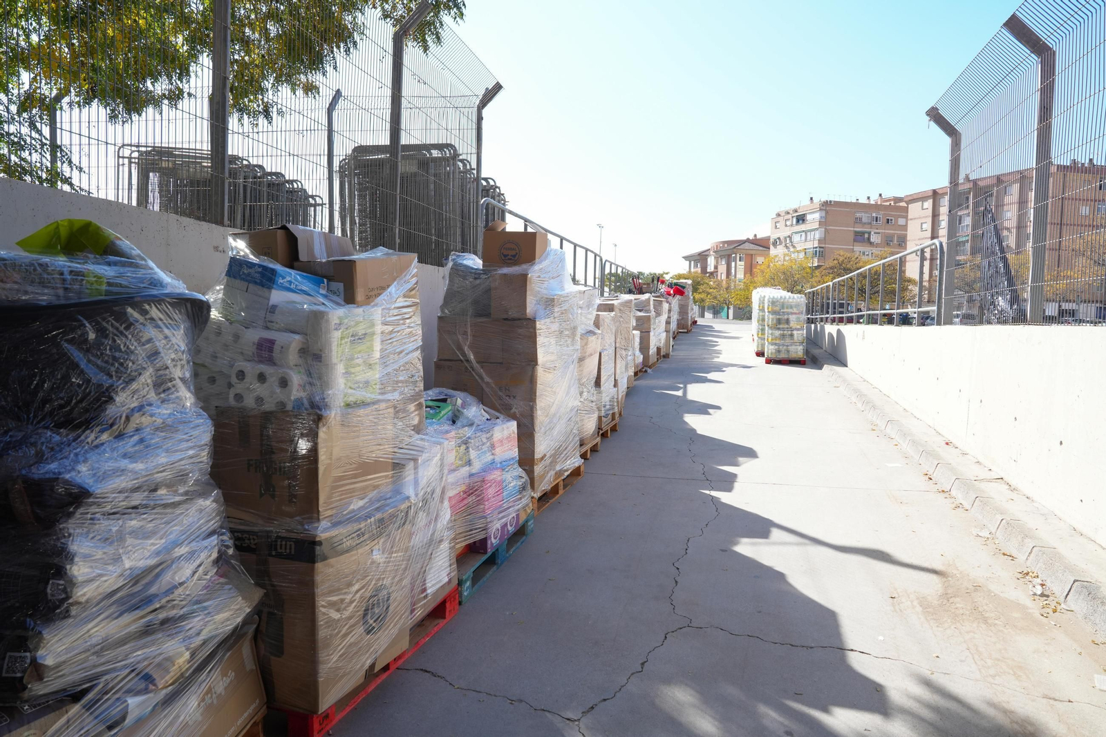 Parte del material recaudado en el Portón Sur del Estadio de Los Cármenes. Parte del material recaudado en el Portón Sur del Estadio de Los Cármenes.
