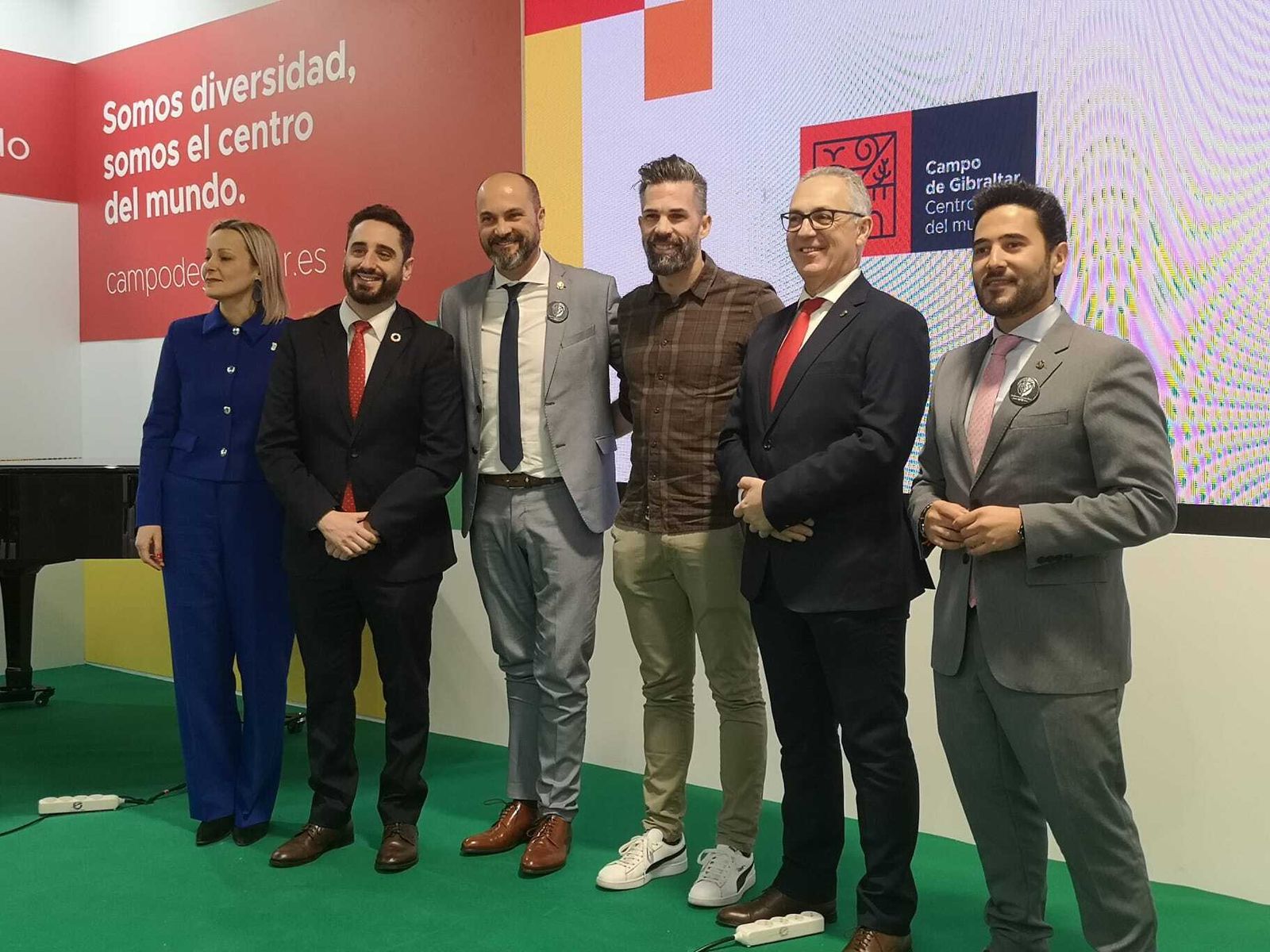 El alcalde de Los Barrios, Miguel Alconchel, con representantes de la Mancomunidad en la presentación