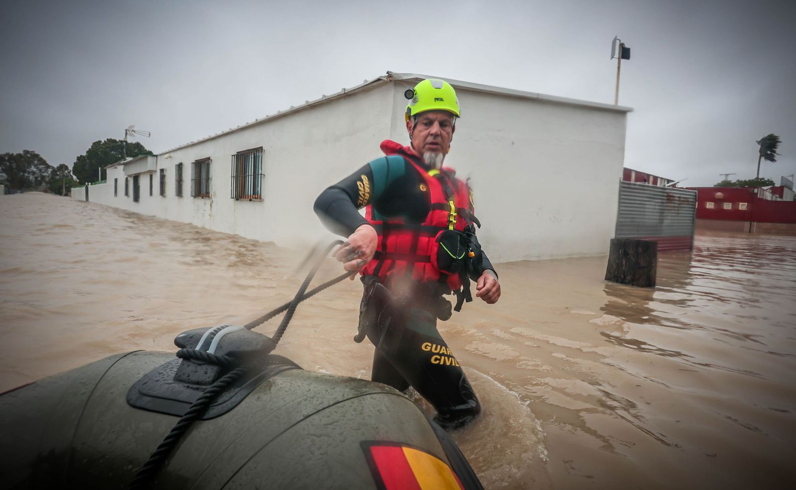 Así trabajan los grupos de élite de la Guardia Civil en las inundaciones en Jerez
