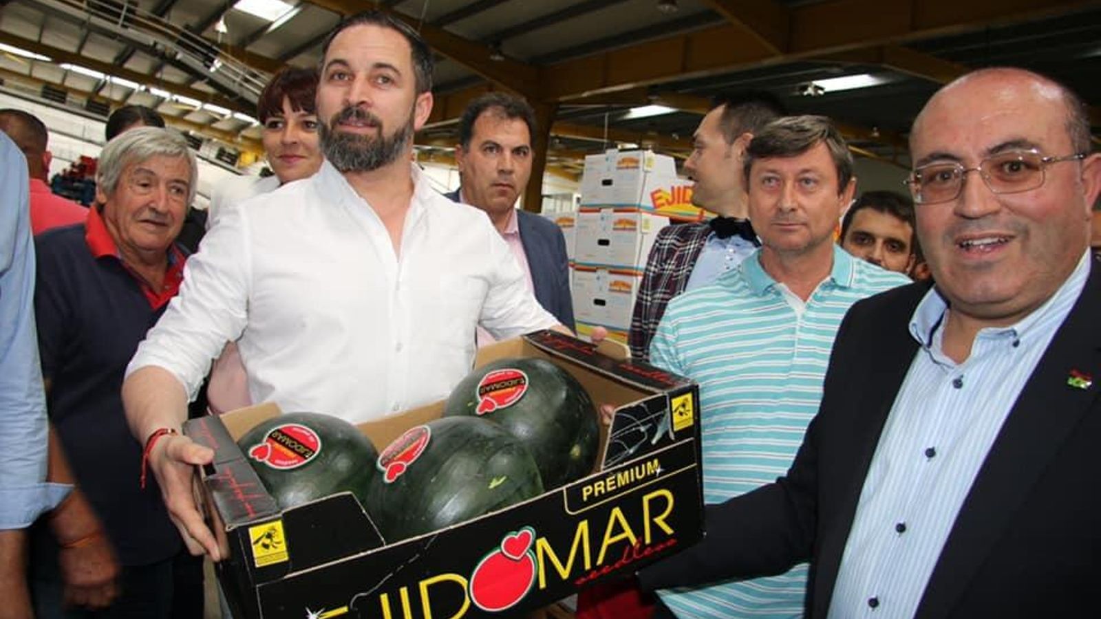 Santiago Abascal visitó una cooperativa agrícola ejidense junto al candidato Juan José Bonilla
