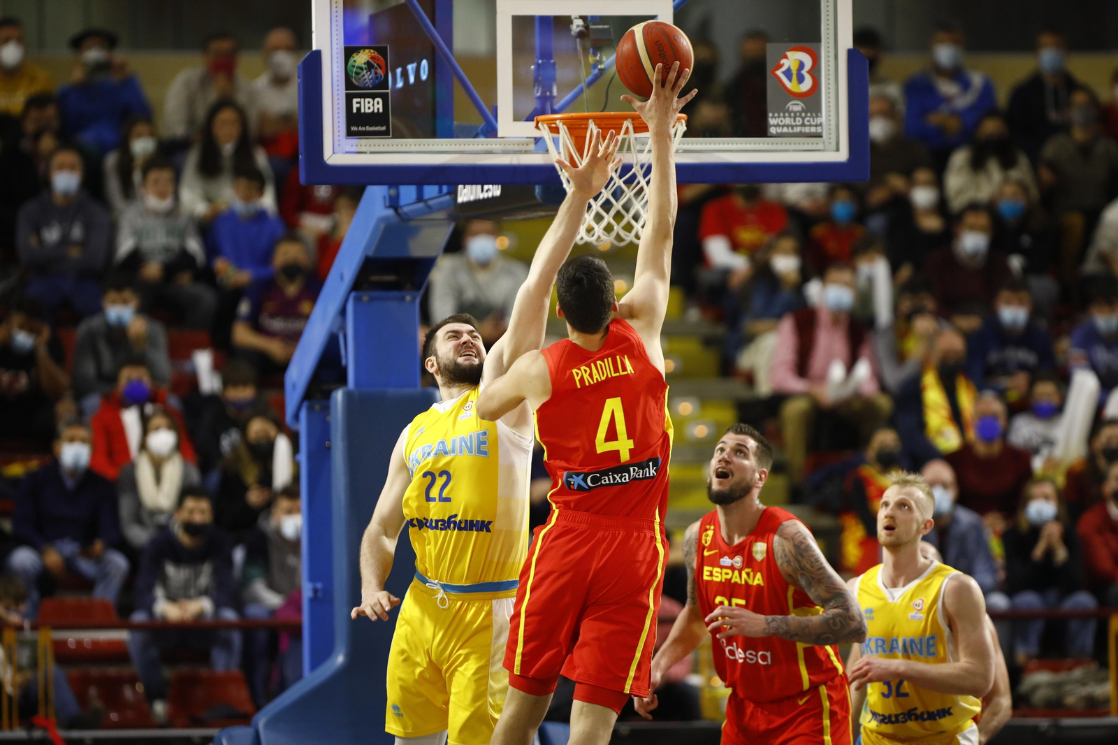 Las imágenes del emotivo encuentro entre España y Ucrania en Córdoba