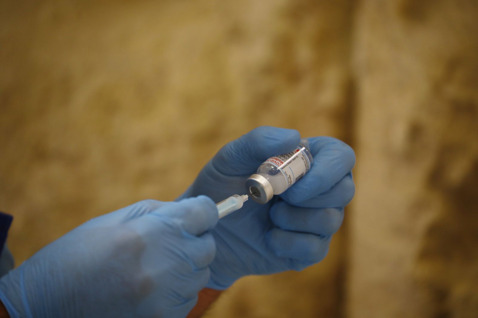 La vacunación contra el coronavirus en el Ayuntamiento de Córdoba, en imágenes