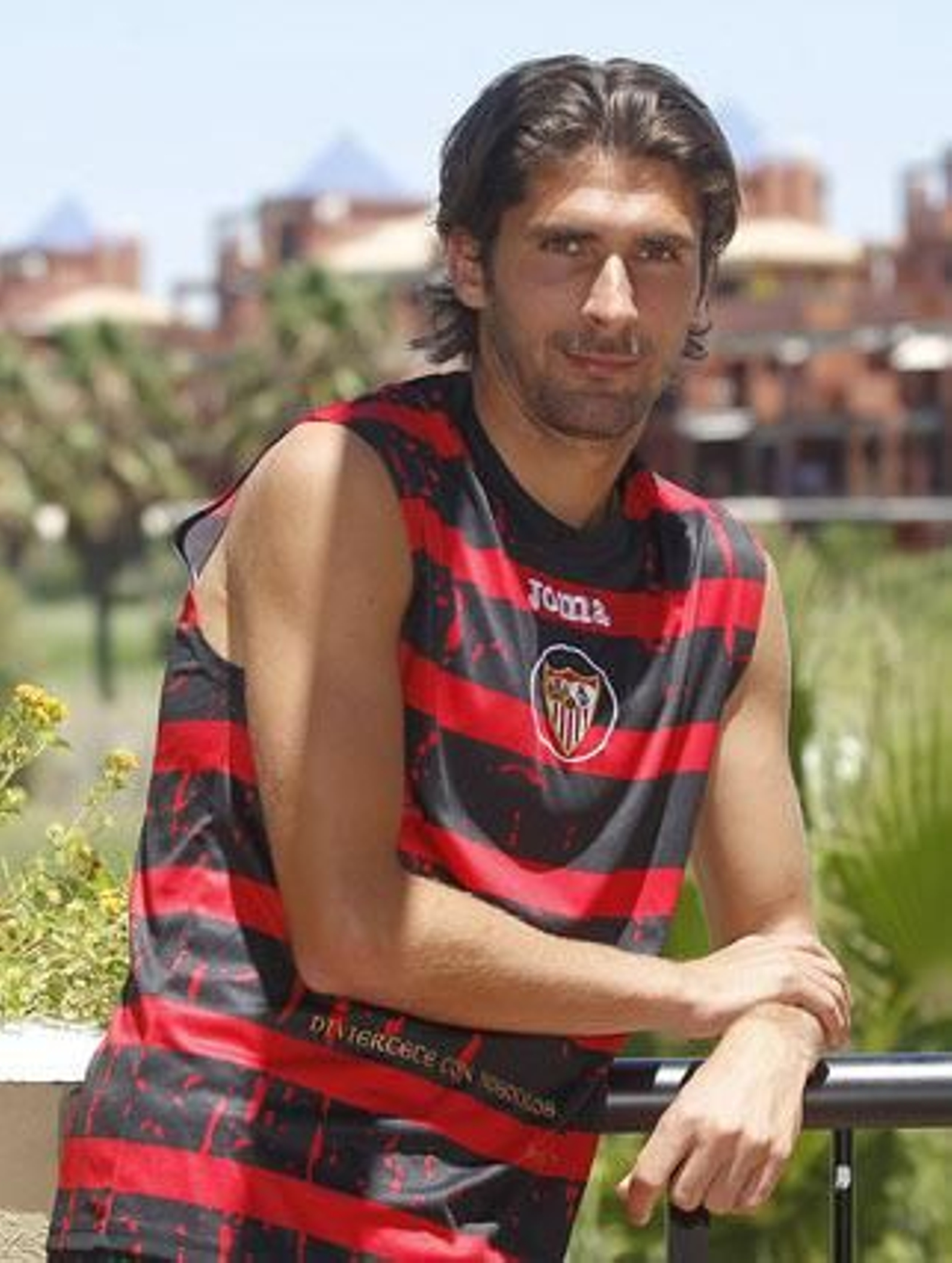 Escudé, defensa
Edad: 31 años
Temp. en el club: 7ª
Goles en 10-11: 2
Contrato hasta: 2013