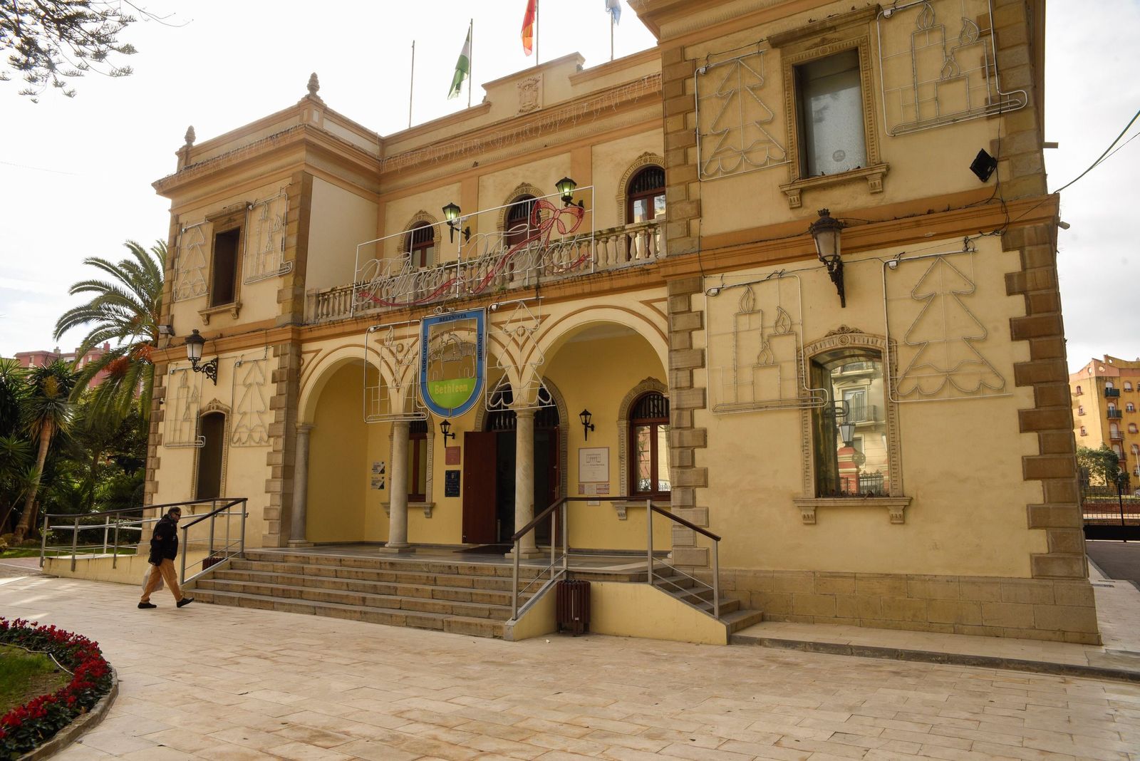 La fachada del Museo Cruz Herrera de La Línea.