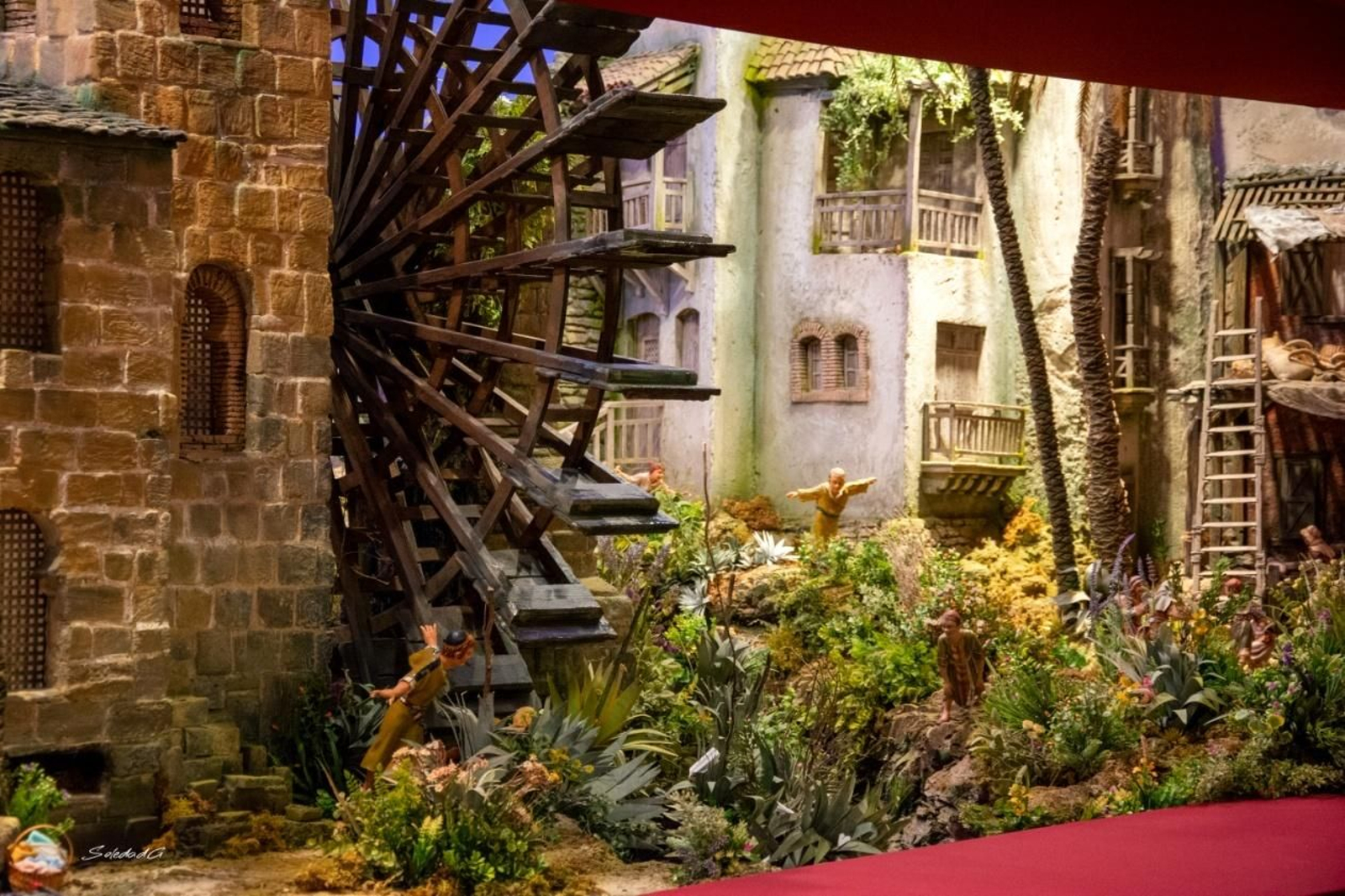 Gran noria de estilo sirio de 1,6 metros en el belén del Círculo Mercantil.