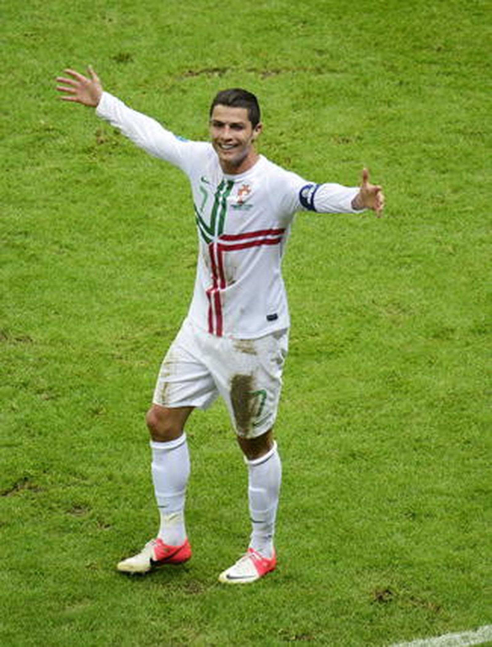 Un gol de Cristiano Ronaldo pone a Portugal en las semifinales de la Eurocopa.

Foto: EFE