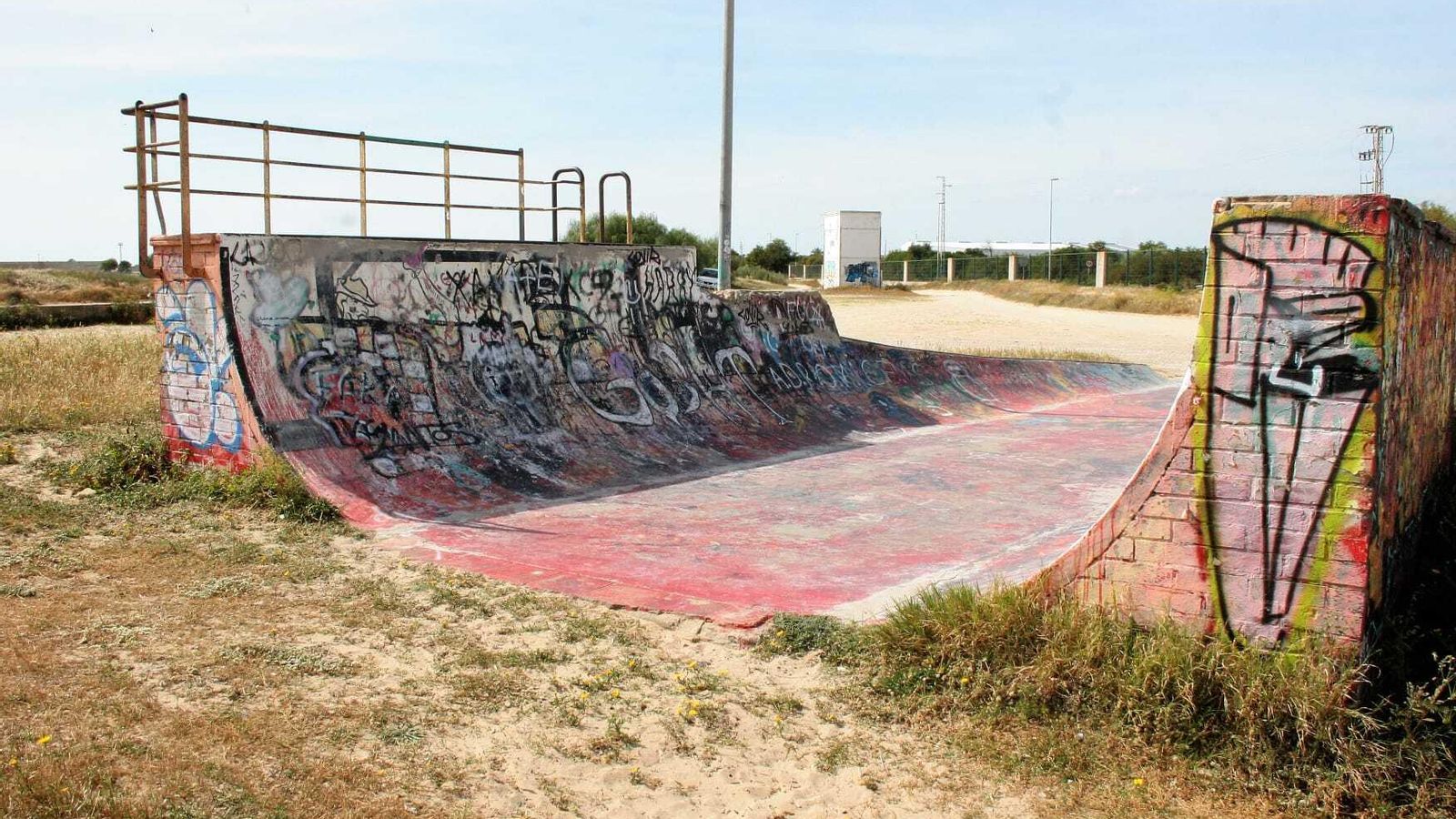 Una imagen de la pista de skate abandonada.