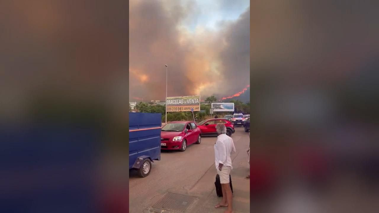 Desalojos preventivos en Atlanterra por el incendio en Tarifa