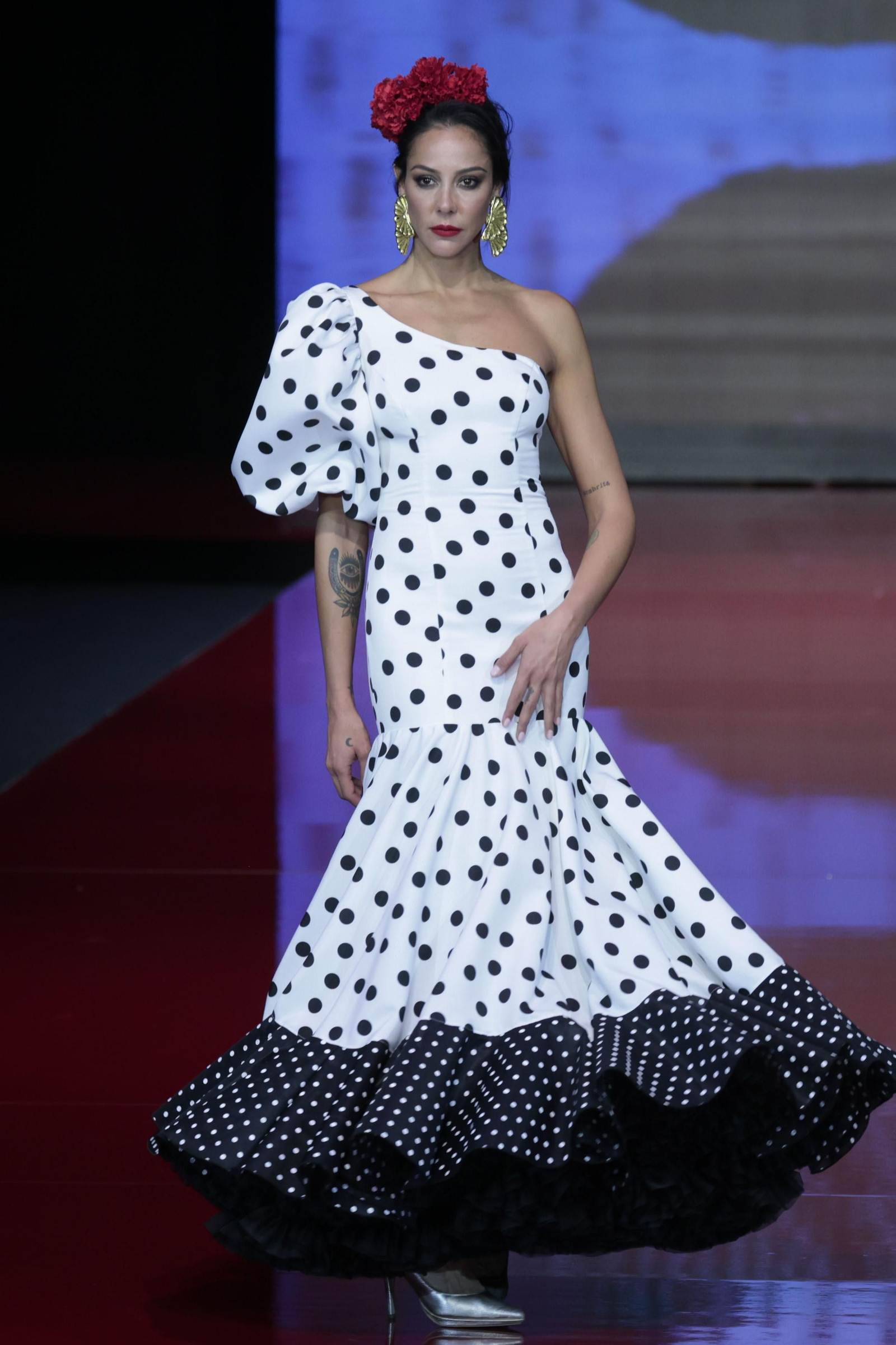 El desfile de Rosa Pedroche en SIMOF 2022, todas las fotos