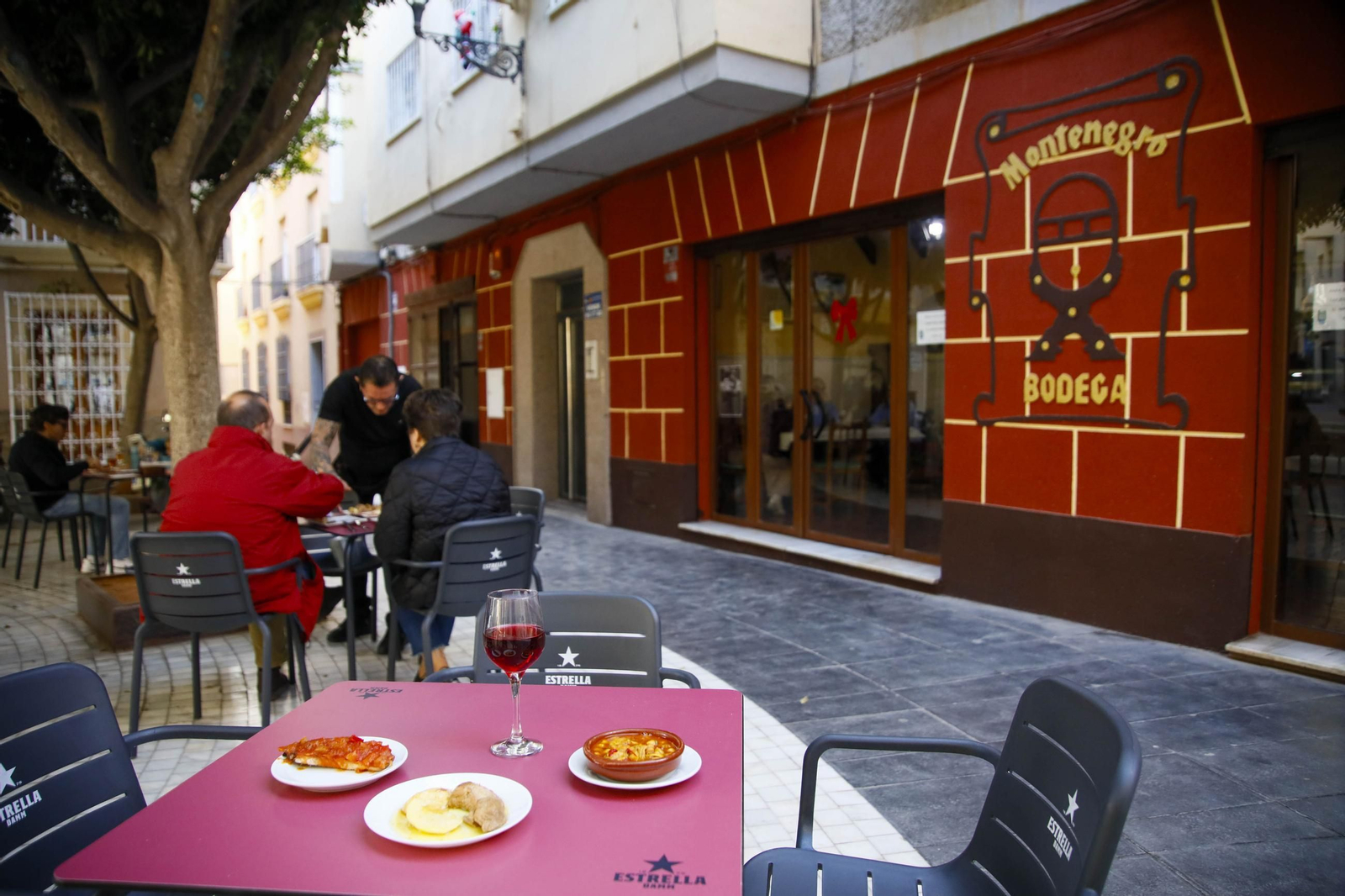 Bodegas y tabernas castizas de Almería, en imágenes