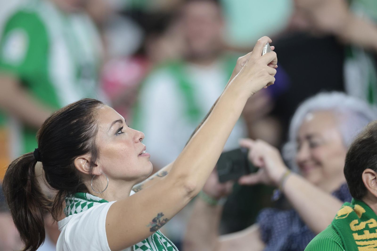 Búscate en las fotos del Betis - Nottingham Forest