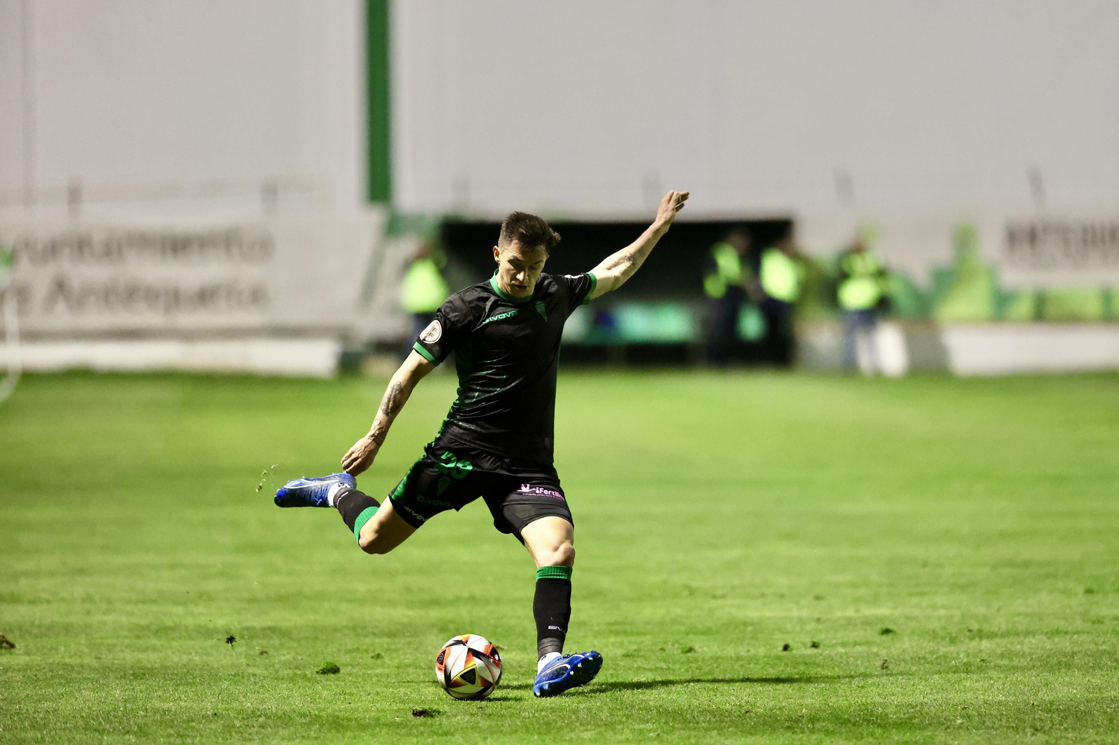 Las mejores fotos del ambiente en El Maulí para el Antequera - Córdoba CF
