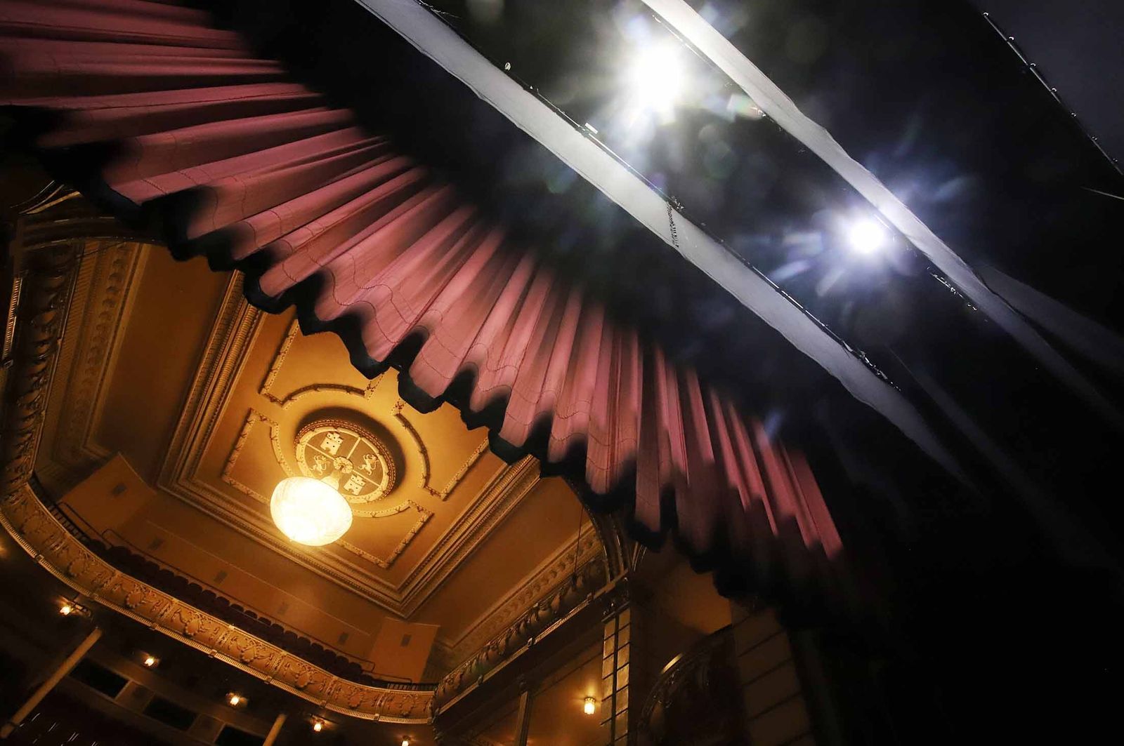 Imágenes de la visita guiada al Gran Teatro de Huelva por su 100 aniversario