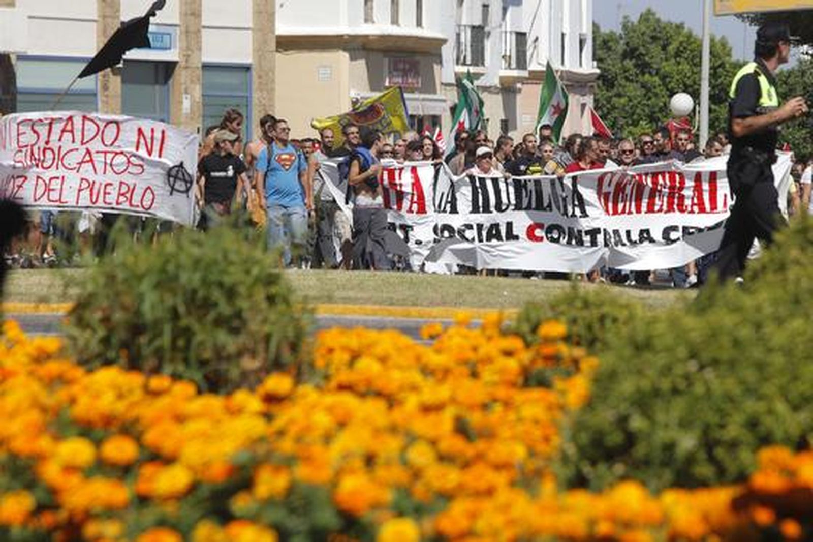 Los piquetes tomaron el centro de la capital desde primera hora de la mañana para impedir la apertura de comercios y empresas. /Jesús Marín