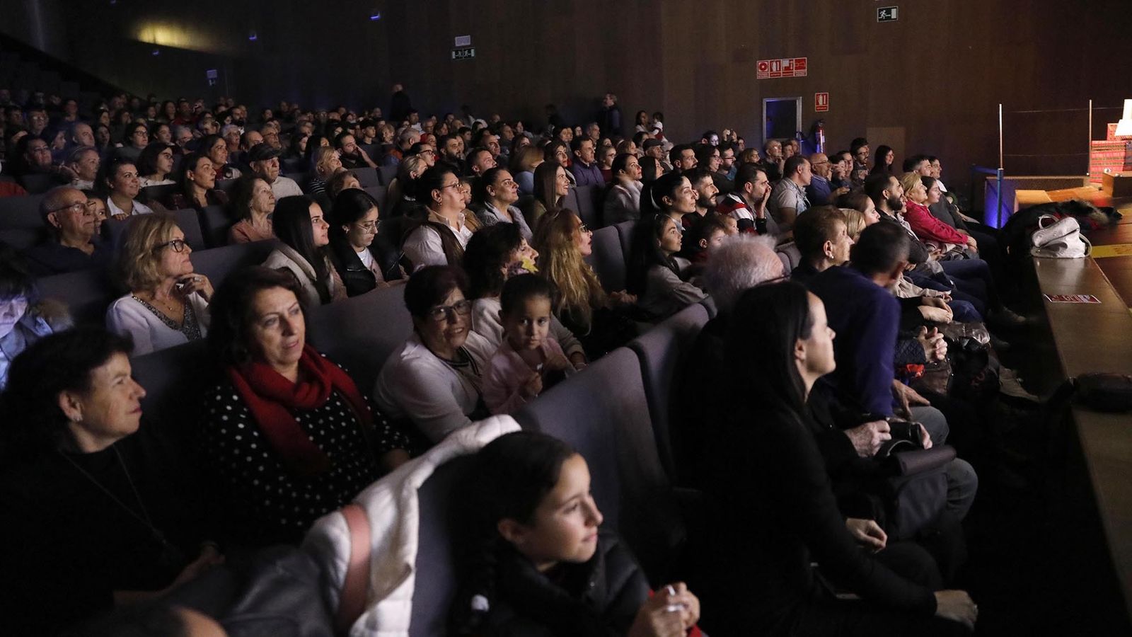 Las fotos de la Gala Solidaria de Navidad de la Escuela Municipal de Música, Danza y Teatro "Jose María Sánchez -Verdú"