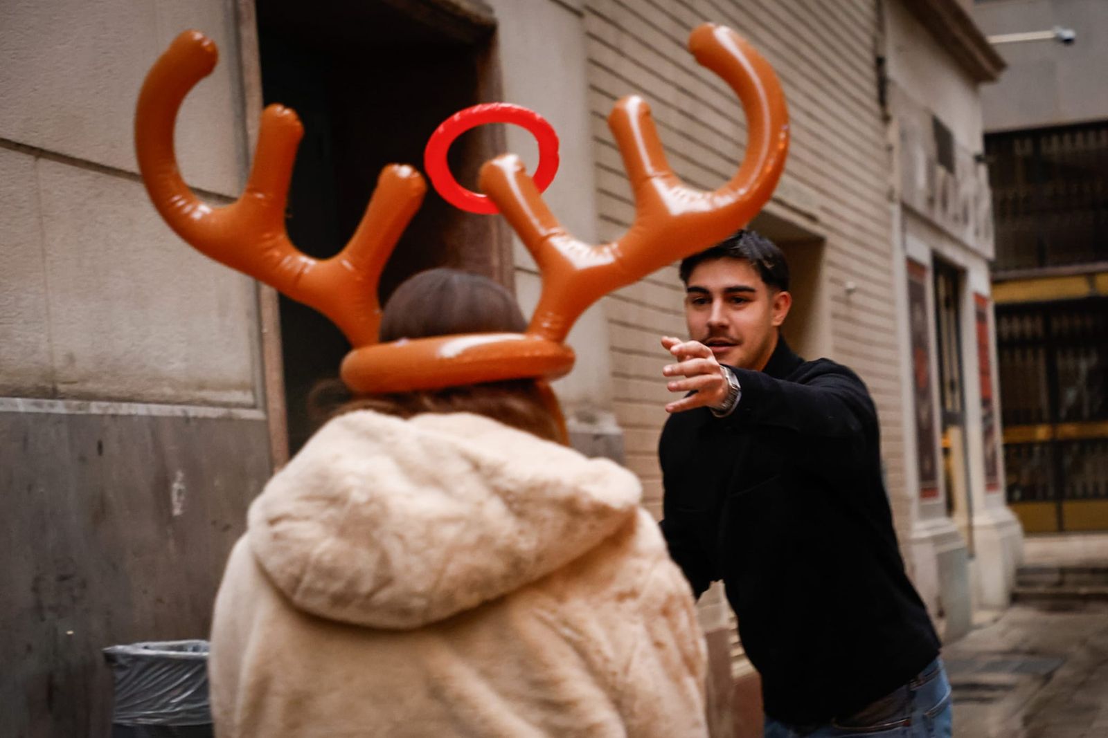 Granada se echa a la calle para celebrar la Tardebuena, en imágenes