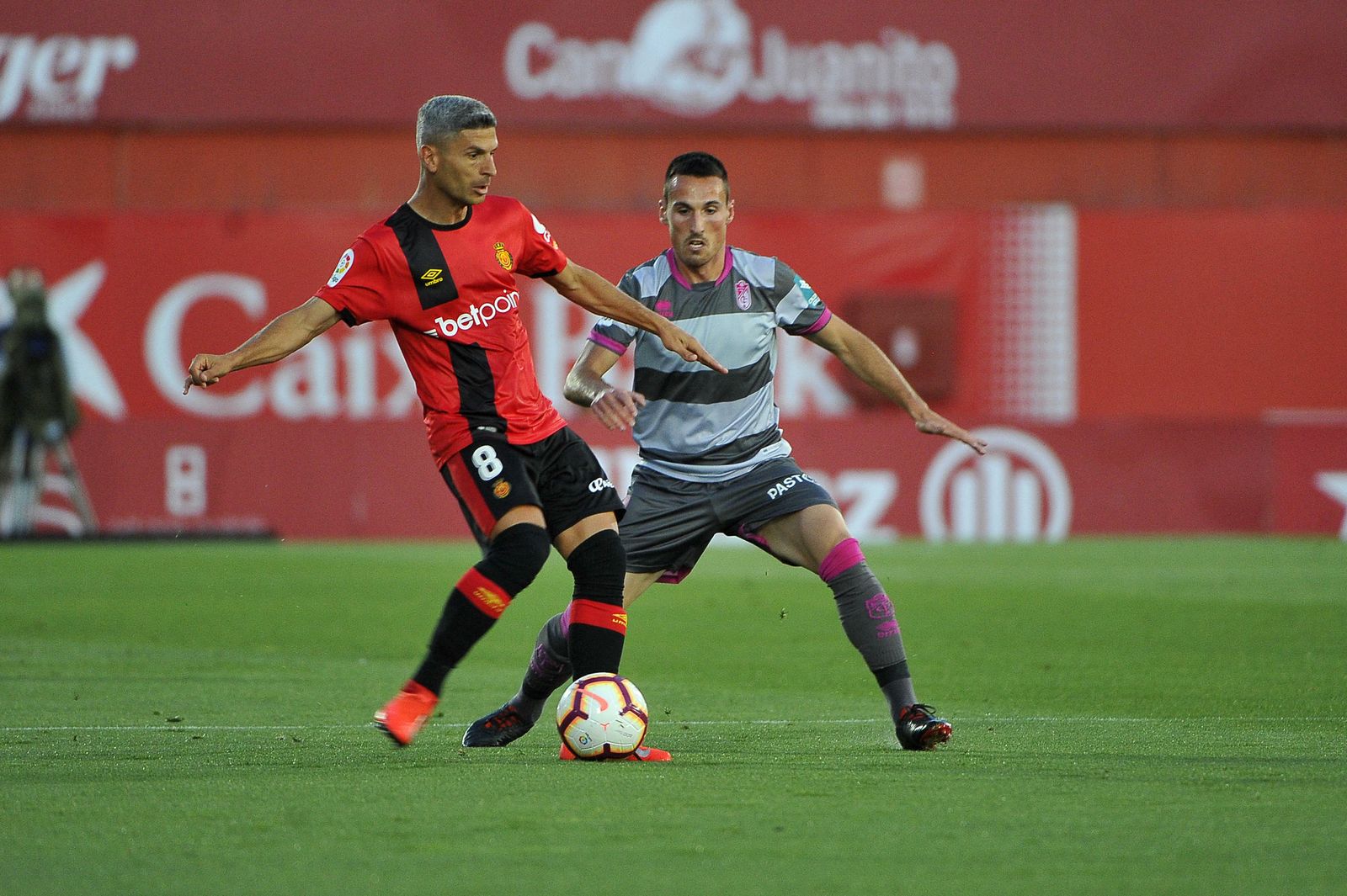 Salva Sevilla, en el duelo ante el Granada de esta temporada.
